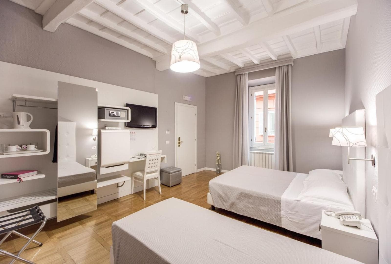 Relais Fontana Di Trevi Hotel — 18