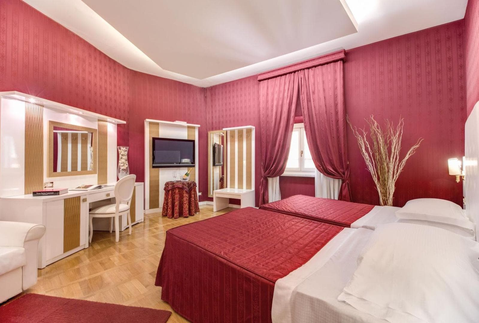 Relais Fontana Di Trevi Hotel — 10