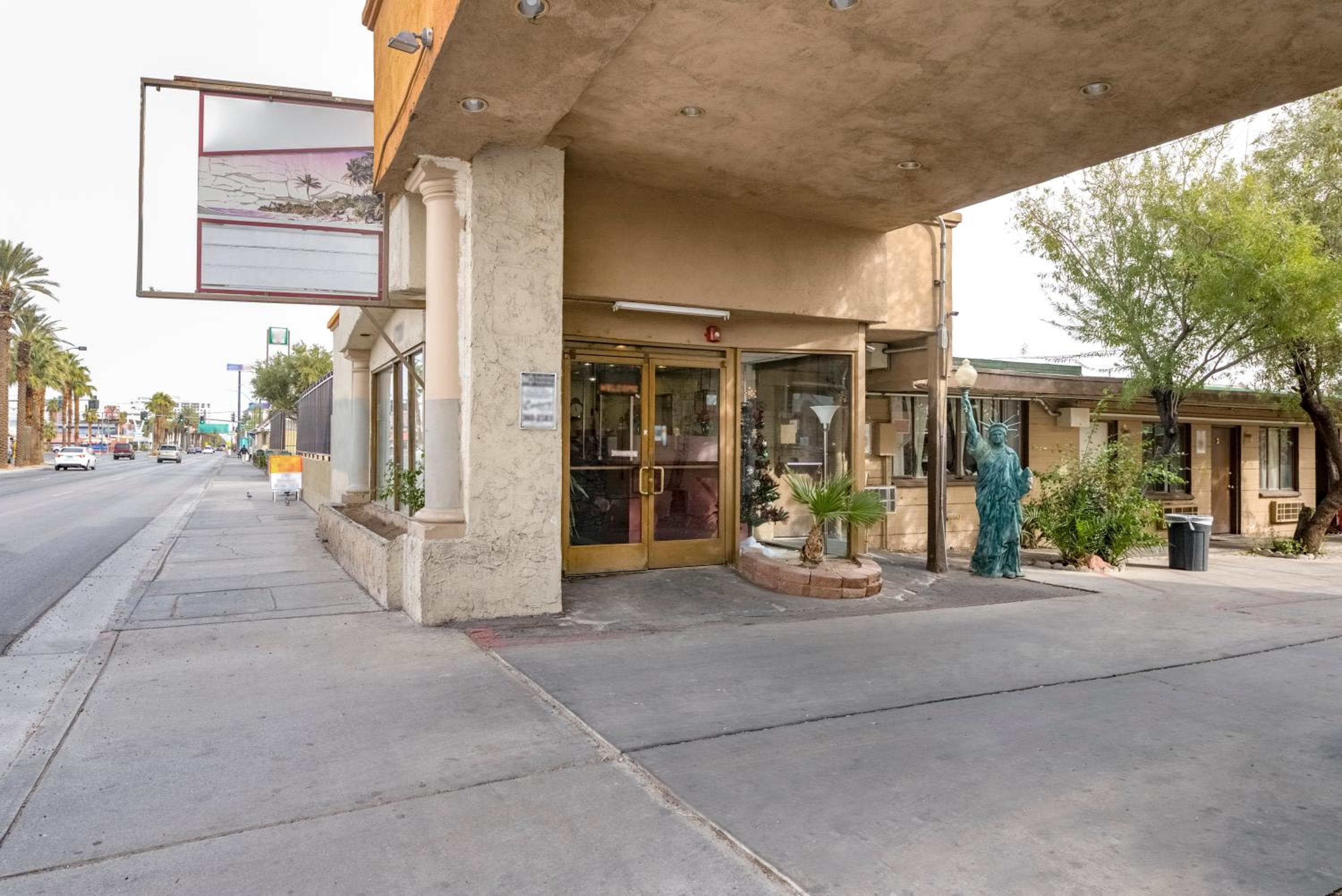 OYO Oasis Motel Las Vegas I-15 — 12