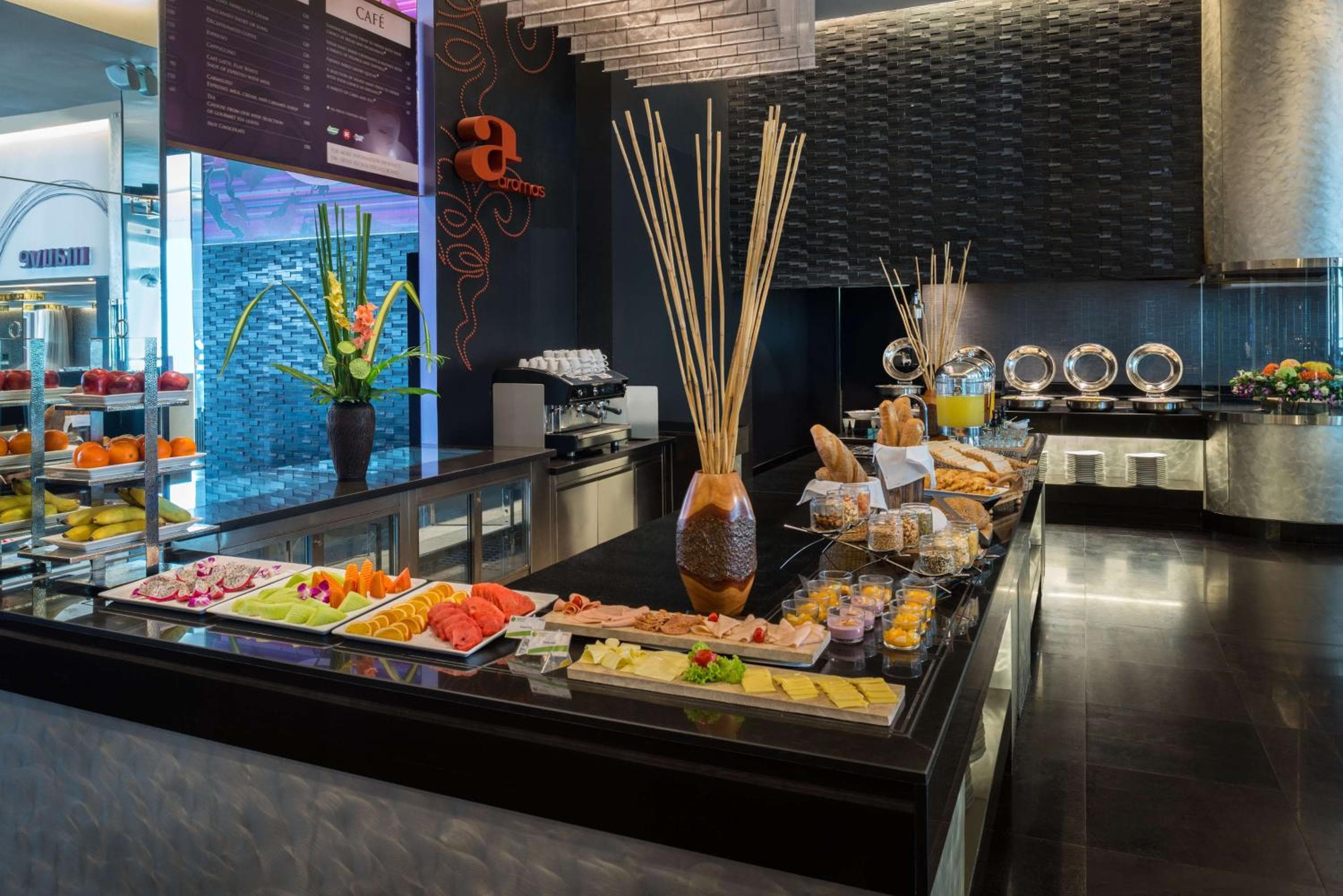 Radisson Suites Bangkok Sukhumvit — 25