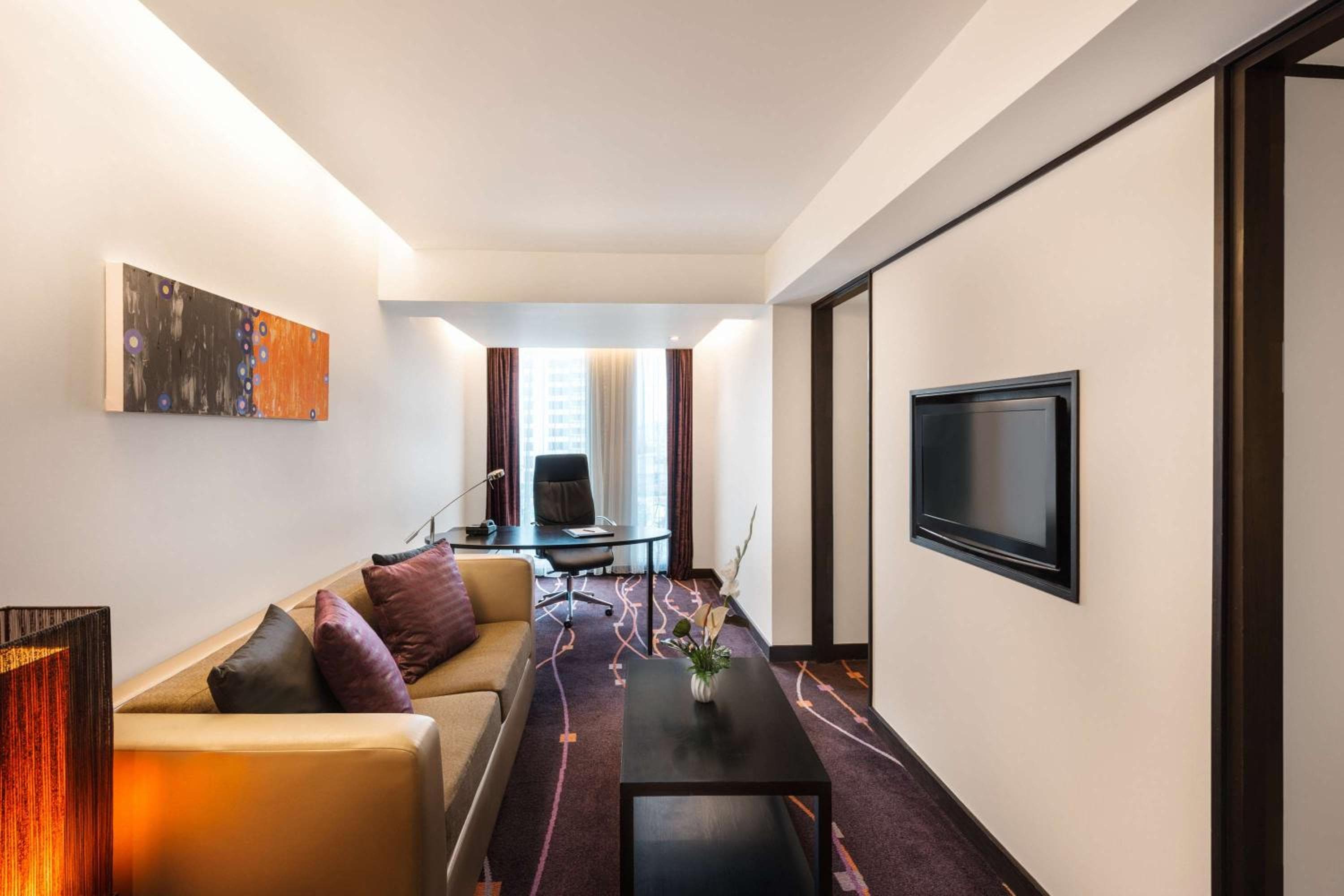 Radisson Suites Bangkok Sukhumvit — 9