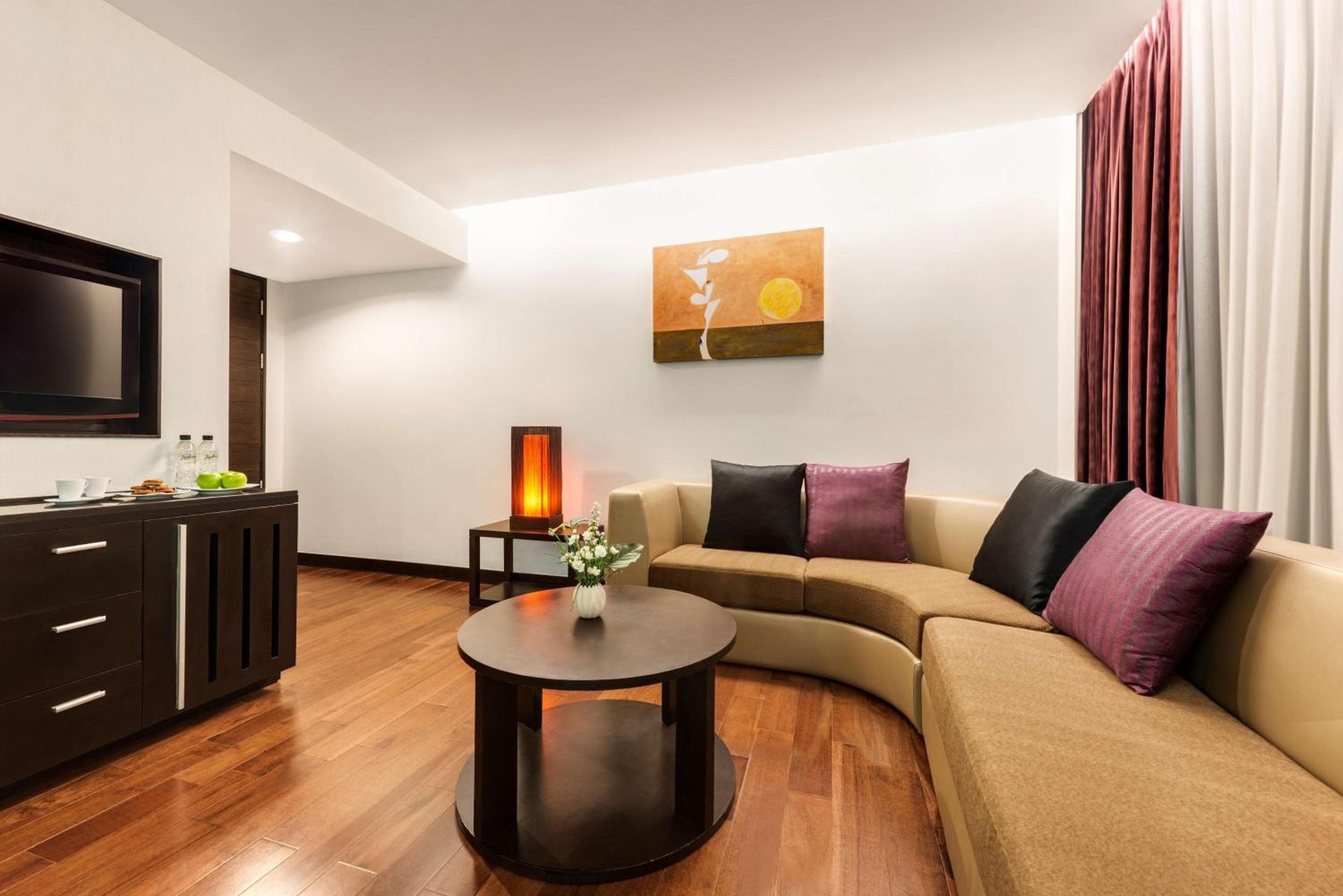 Radisson Suites Bangkok Sukhumvit — 8