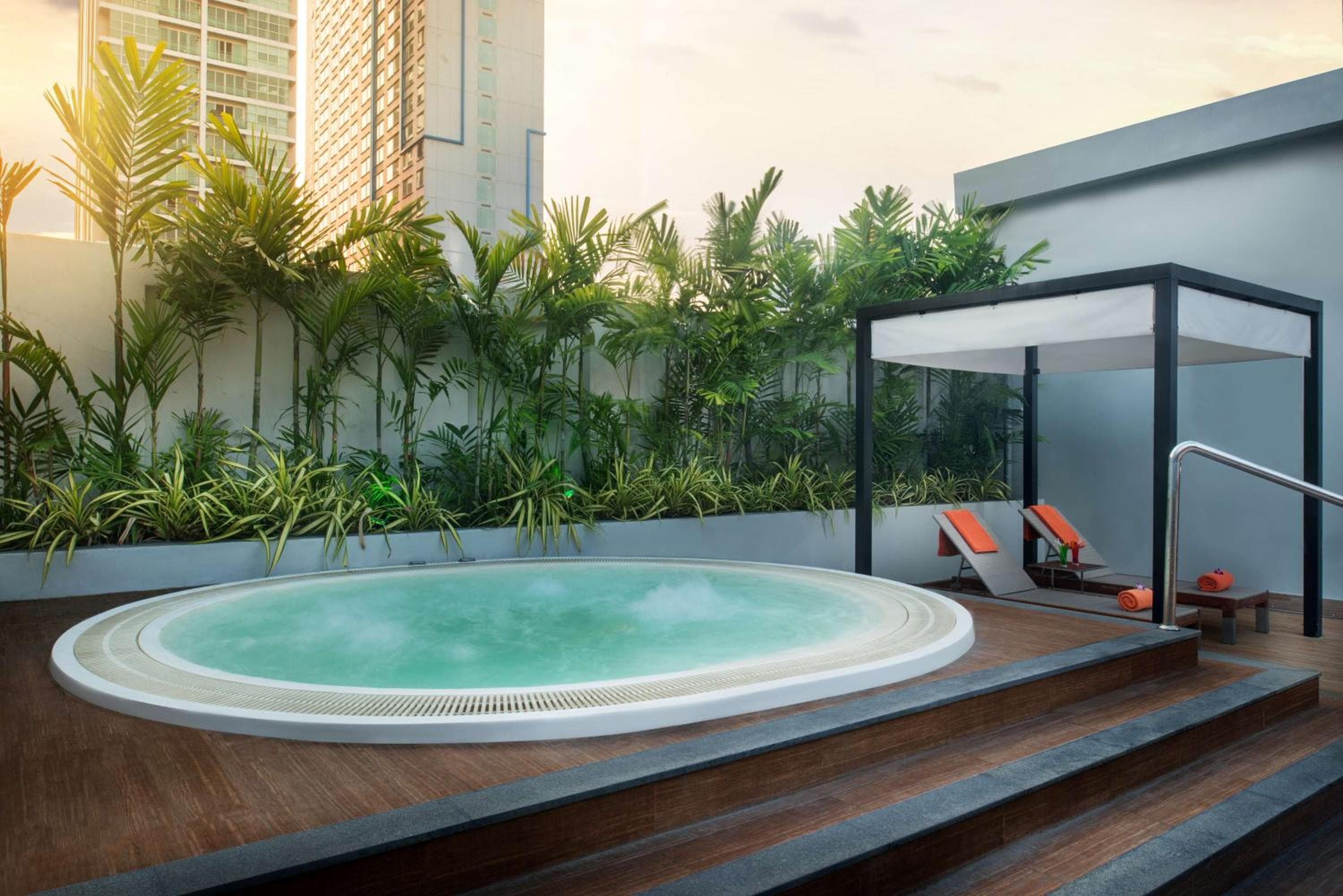 Radisson Suites Bangkok Sukhumvit — 3