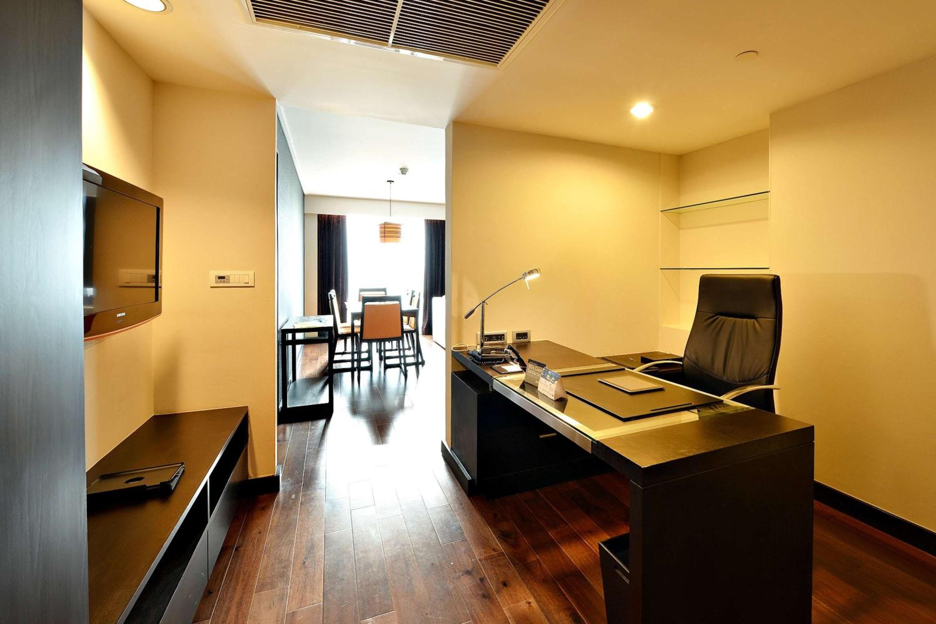 Radisson Suites Bangkok Sukhumvit — 20
