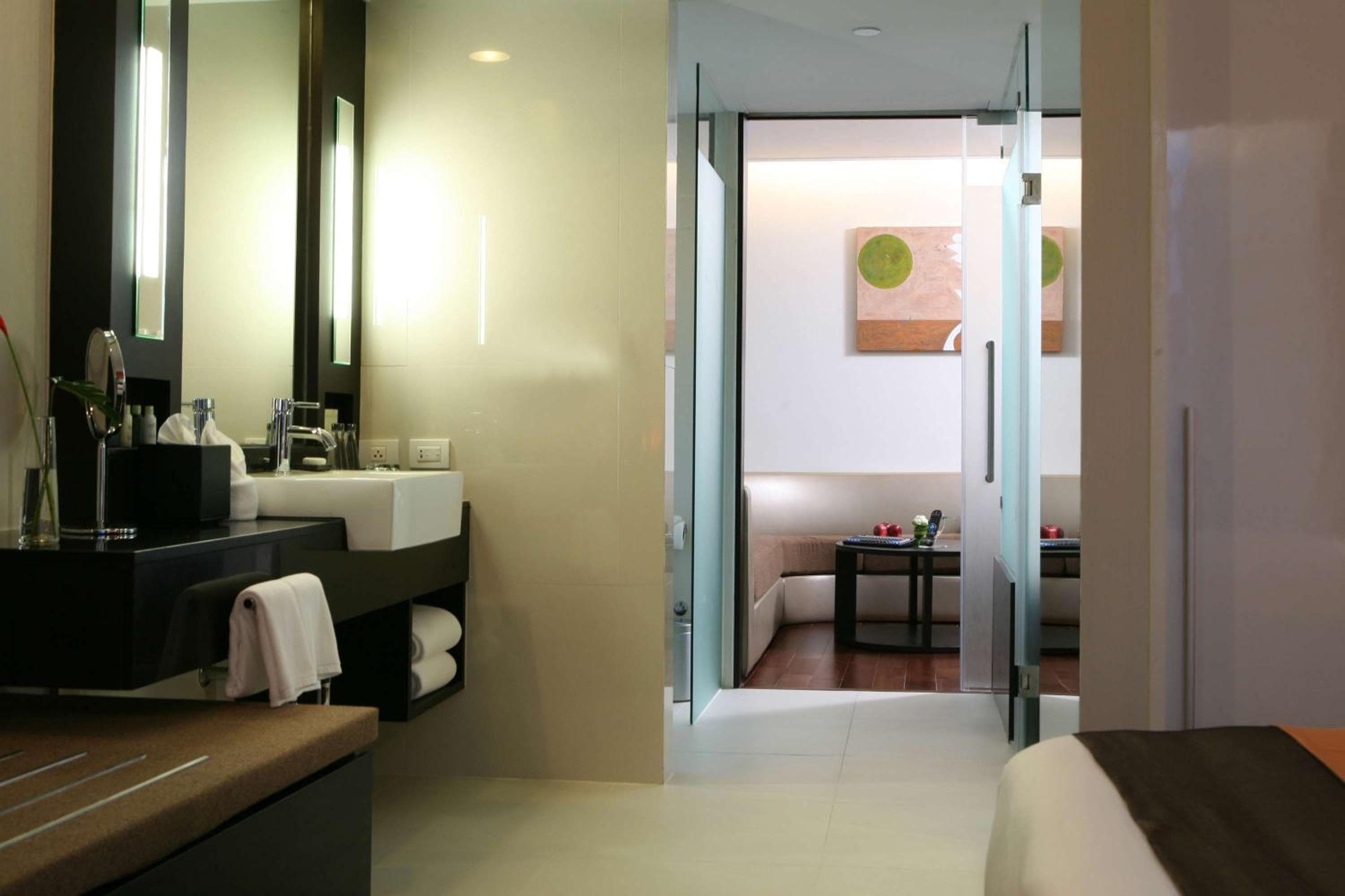 Radisson Suites Bangkok Sukhumvit — 12