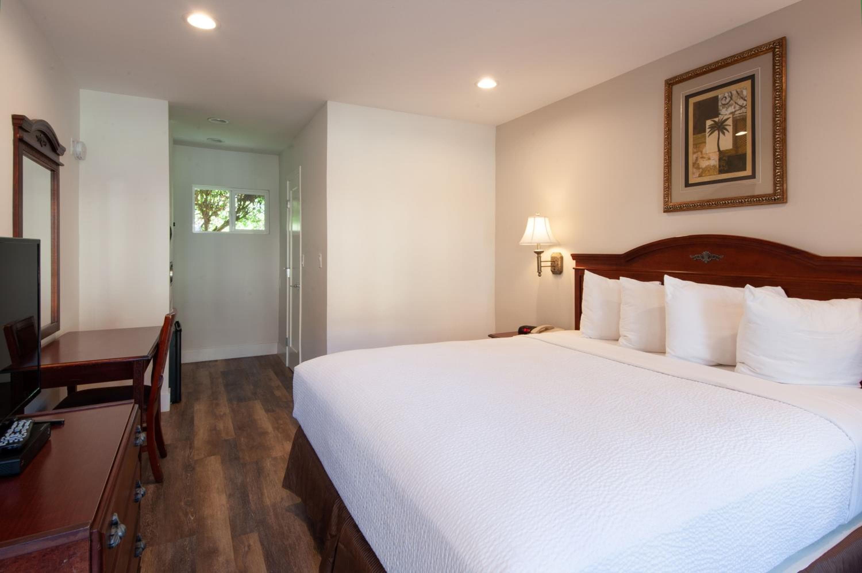 Studio City Court Yard Hotel — 9