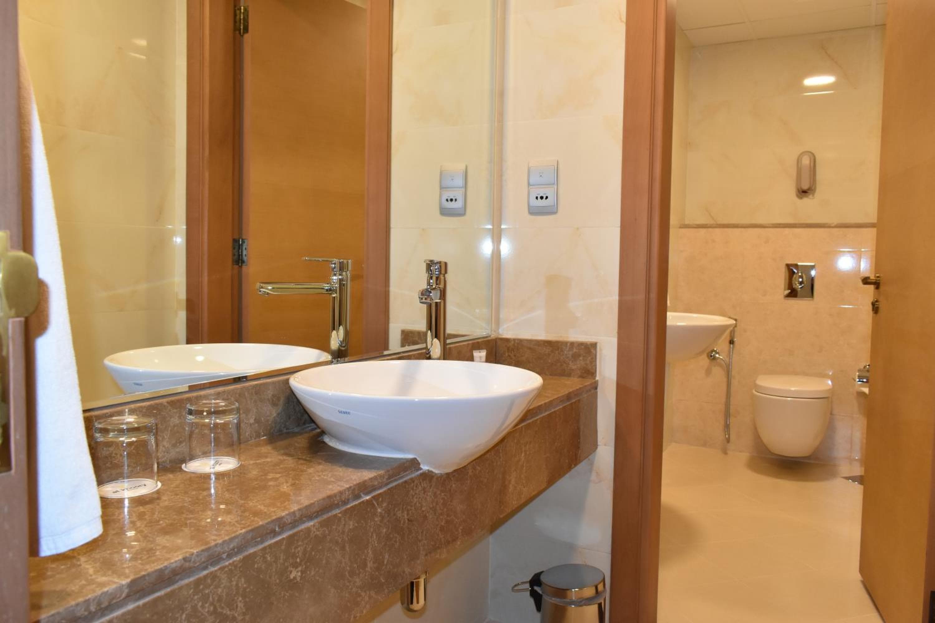 Al Khoory Executive Hotel, Al Wasl — 10