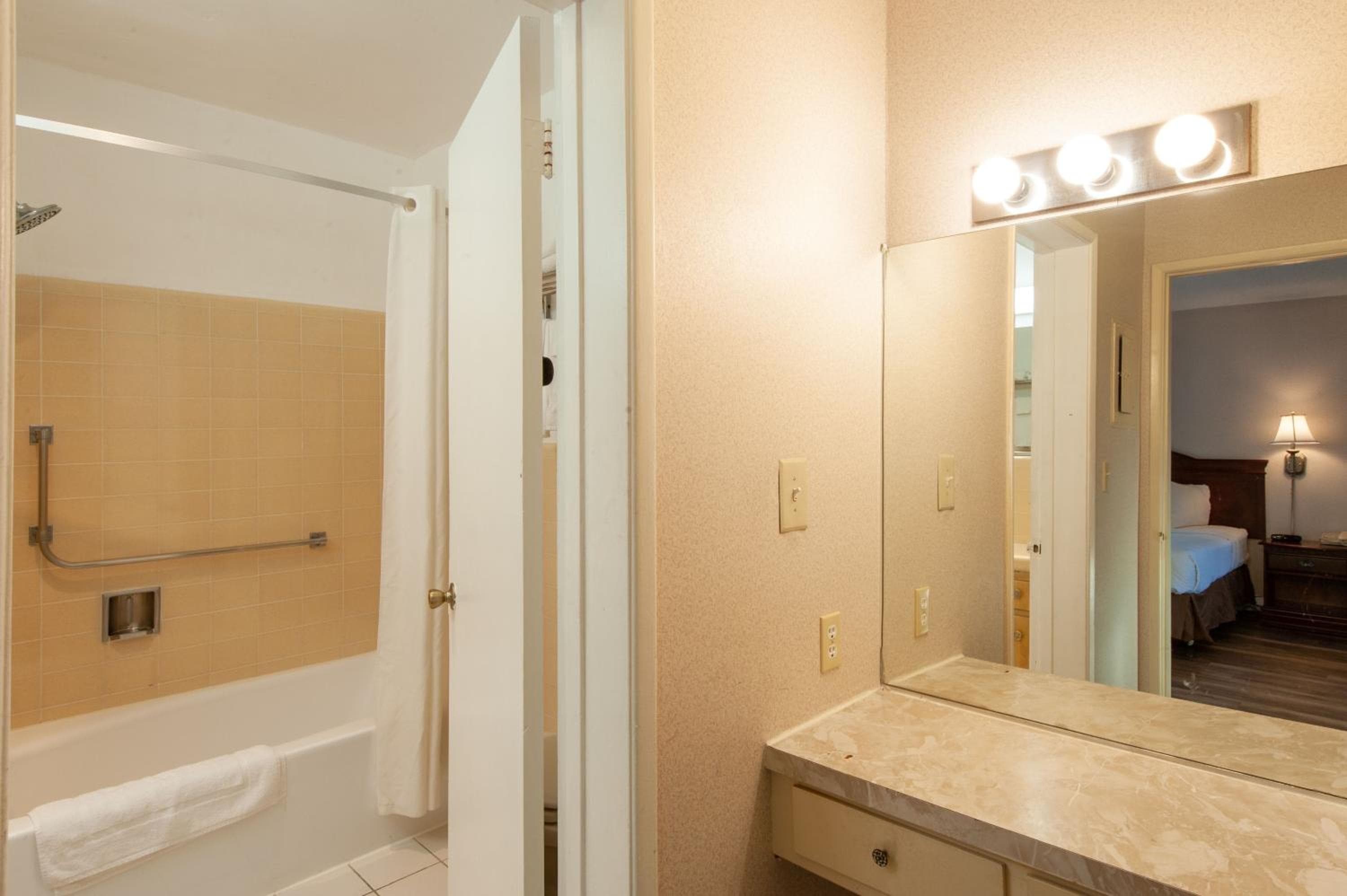 Studio City Court Yard Hotel - Studio City Innenhof Hotel — 11