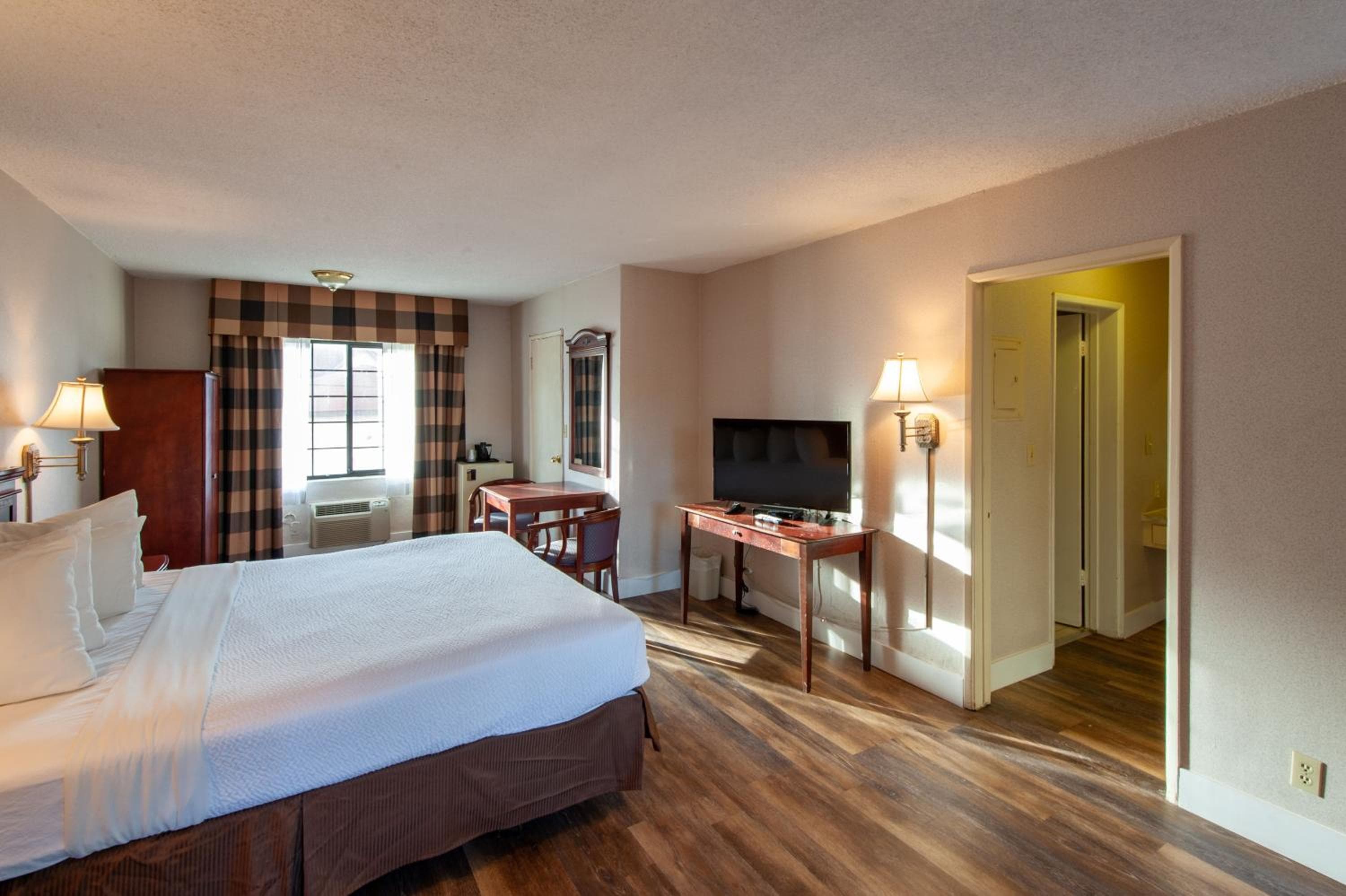 Studio City Court Yard Hotel — 29