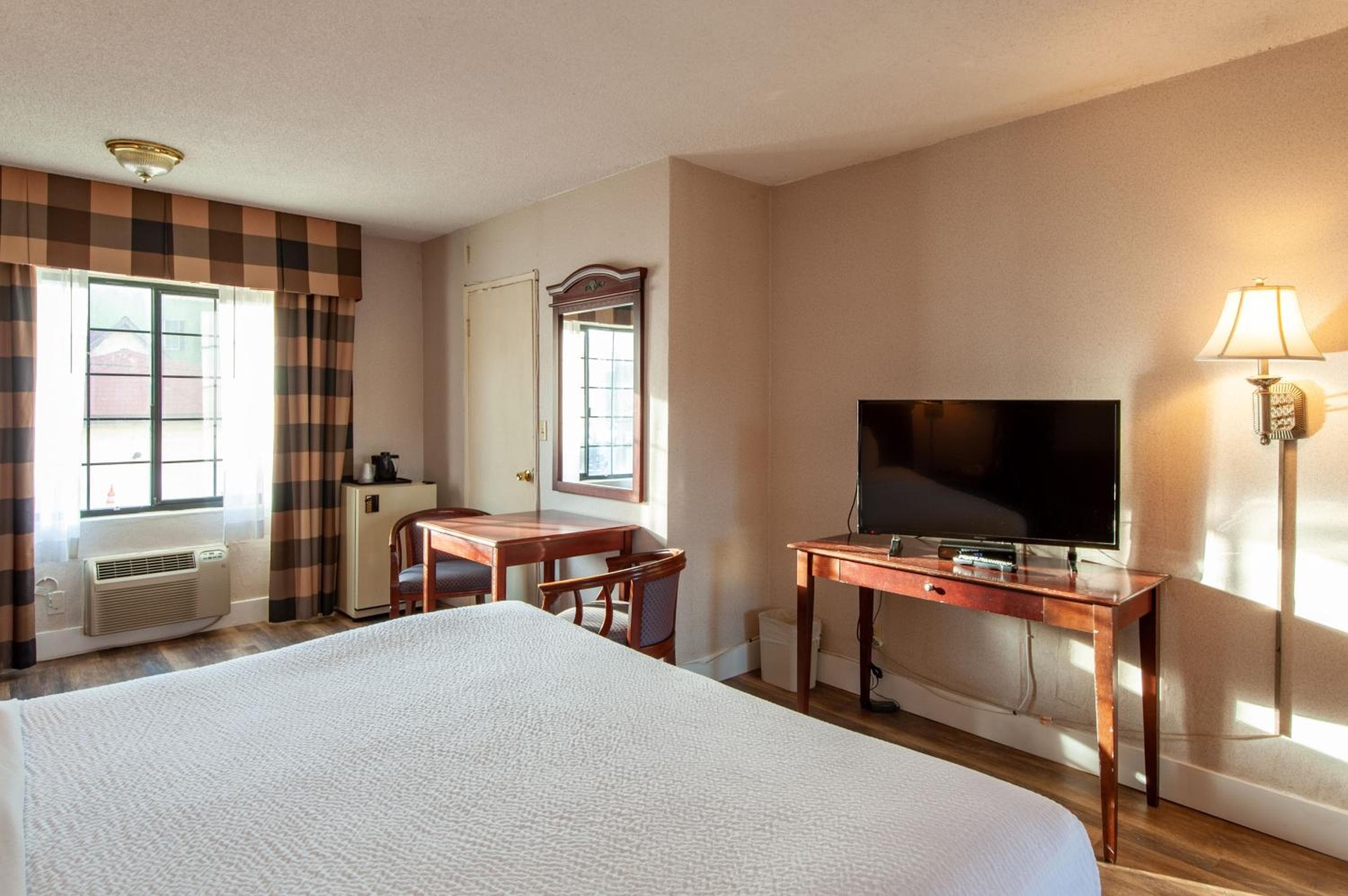 Studio City Court Yard Hotel — 19