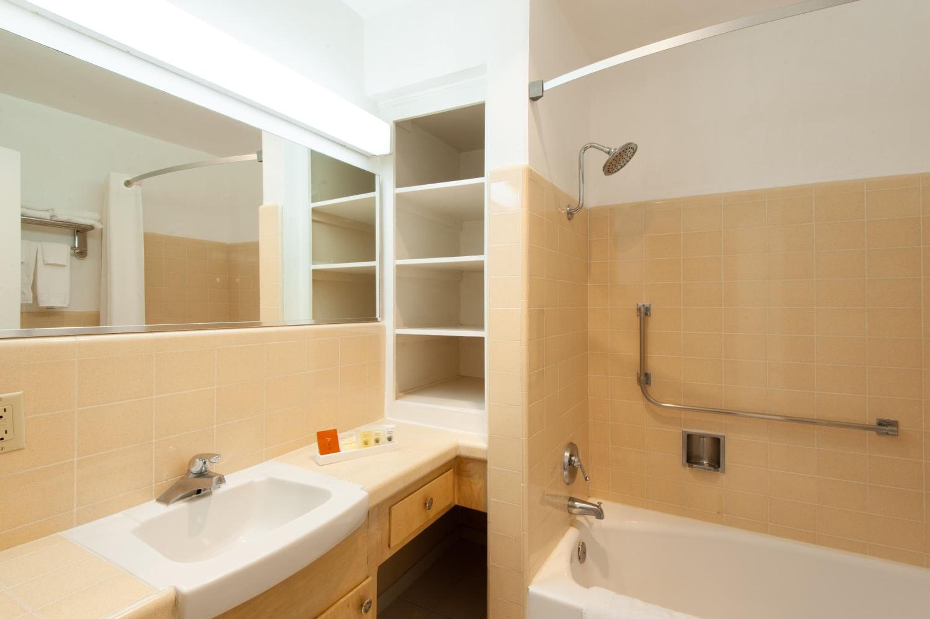 Studio City Court Yard Hotel - Studio City Innenhof Hotel — 8