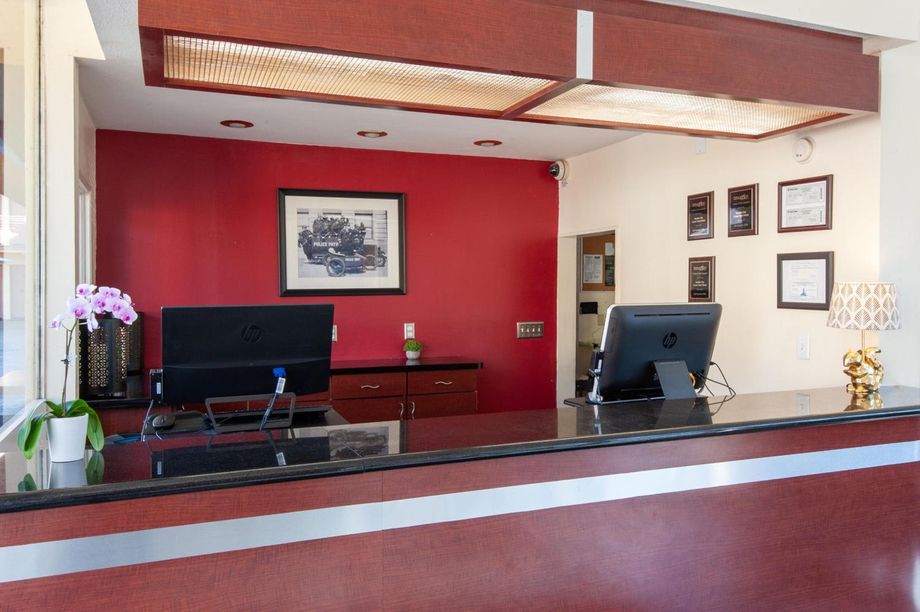 Studio City Court Yard Hotel - Studio City Innenhof Hotel — 2