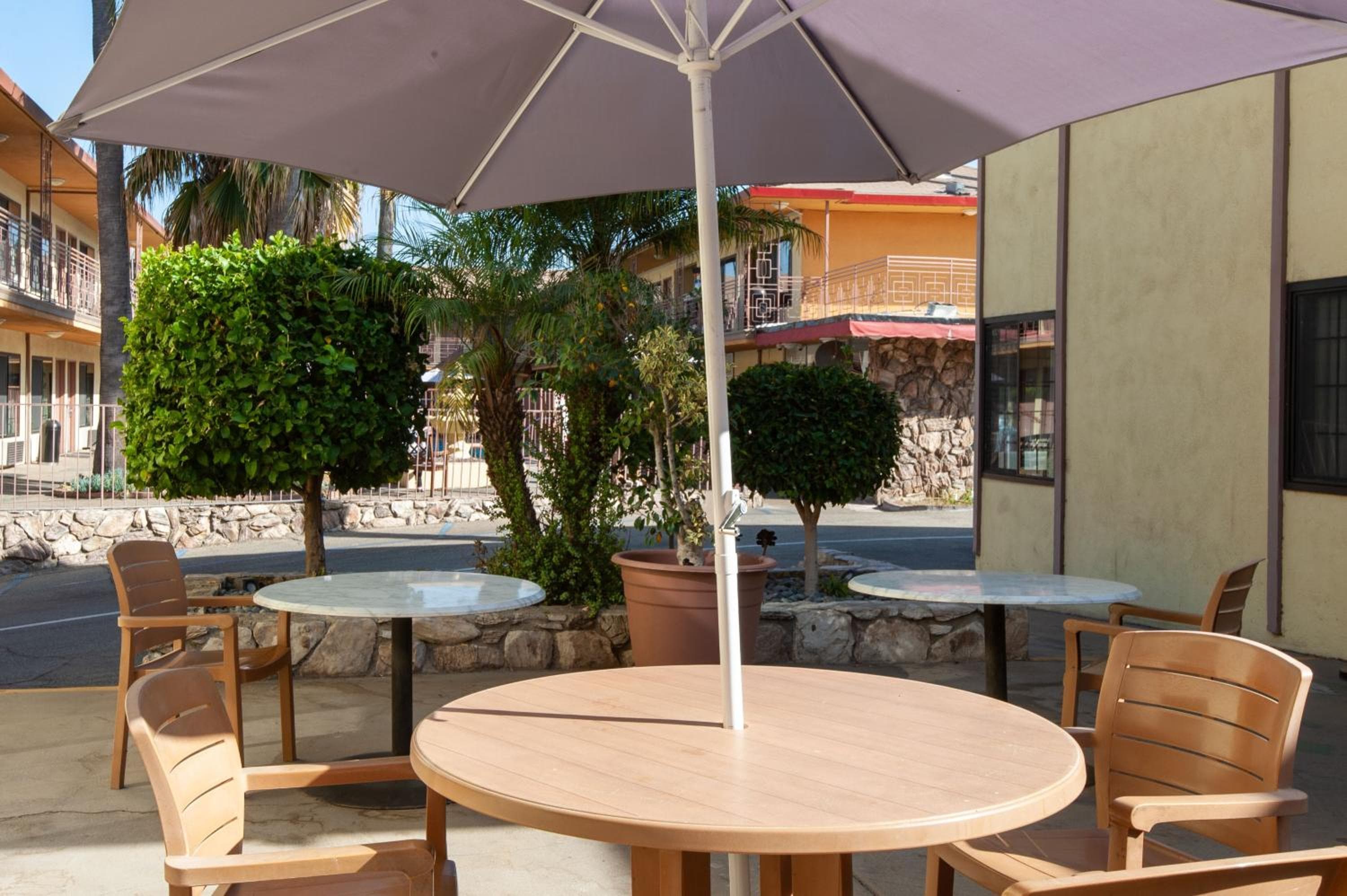 Studio City Court Yard Hotel - Studio City Innenhof Hotel — 12