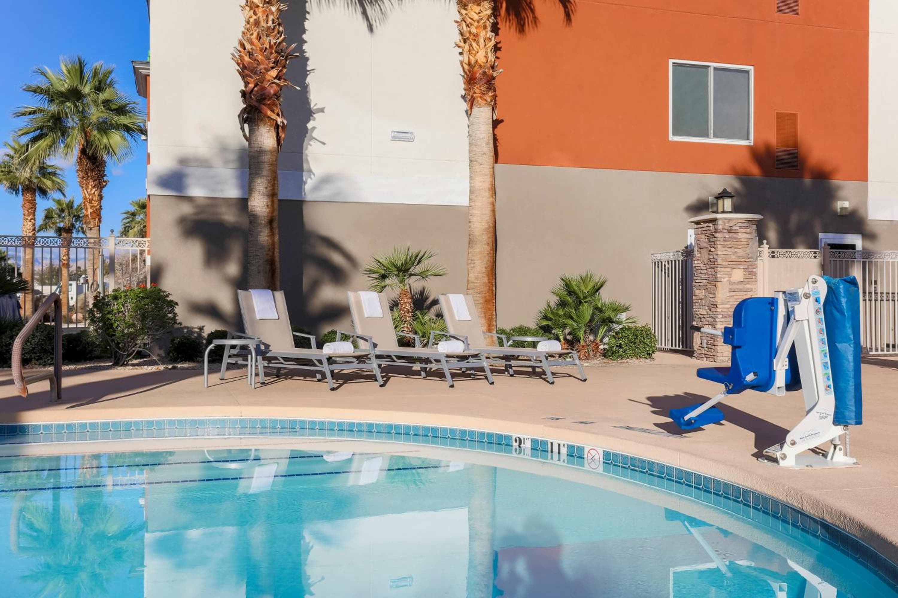 Holiday Inn Express Las Vegas Stadium Area, ein IHG Hotel — 3