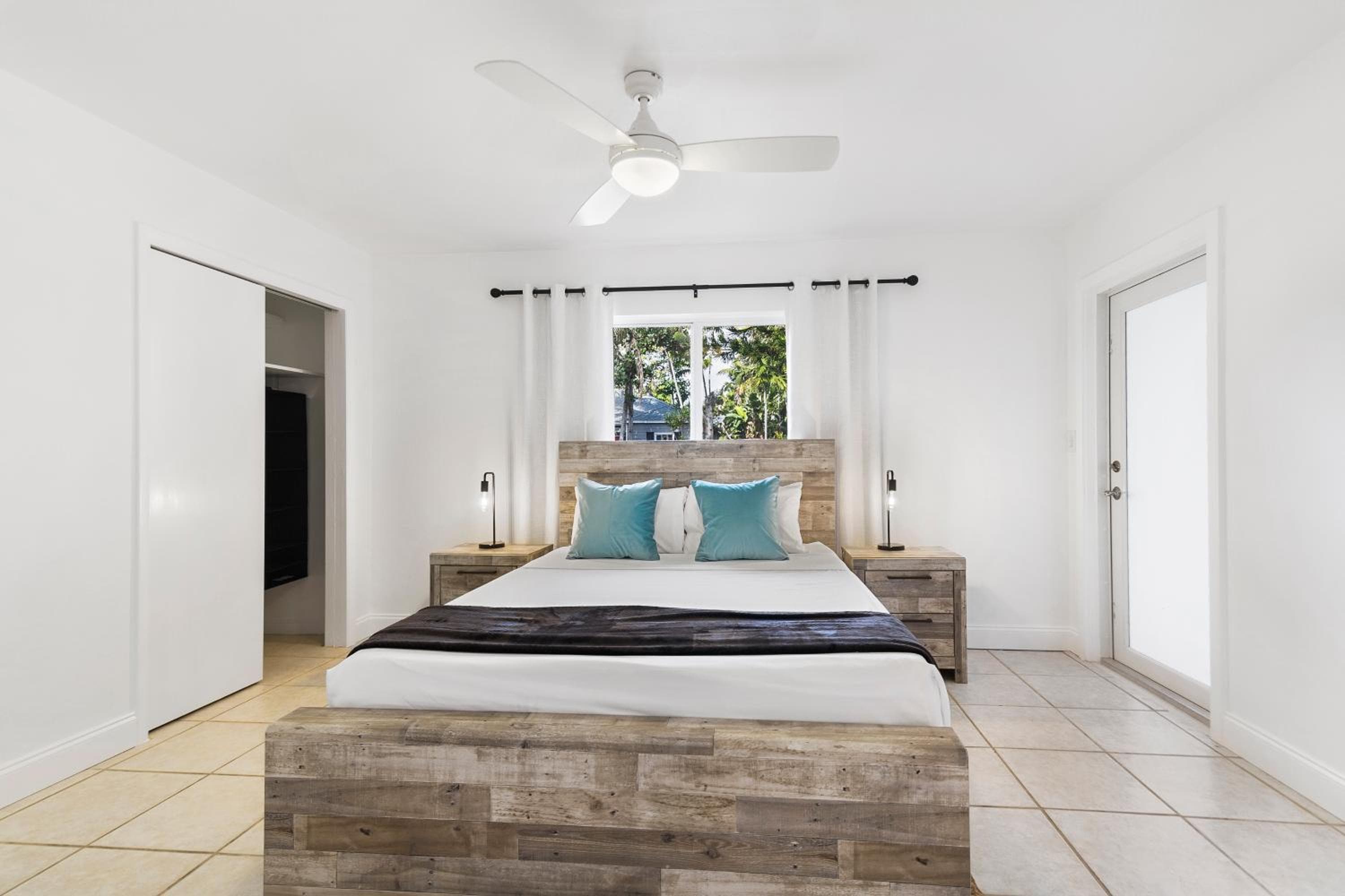 Alani Bay Premium Condos — 18