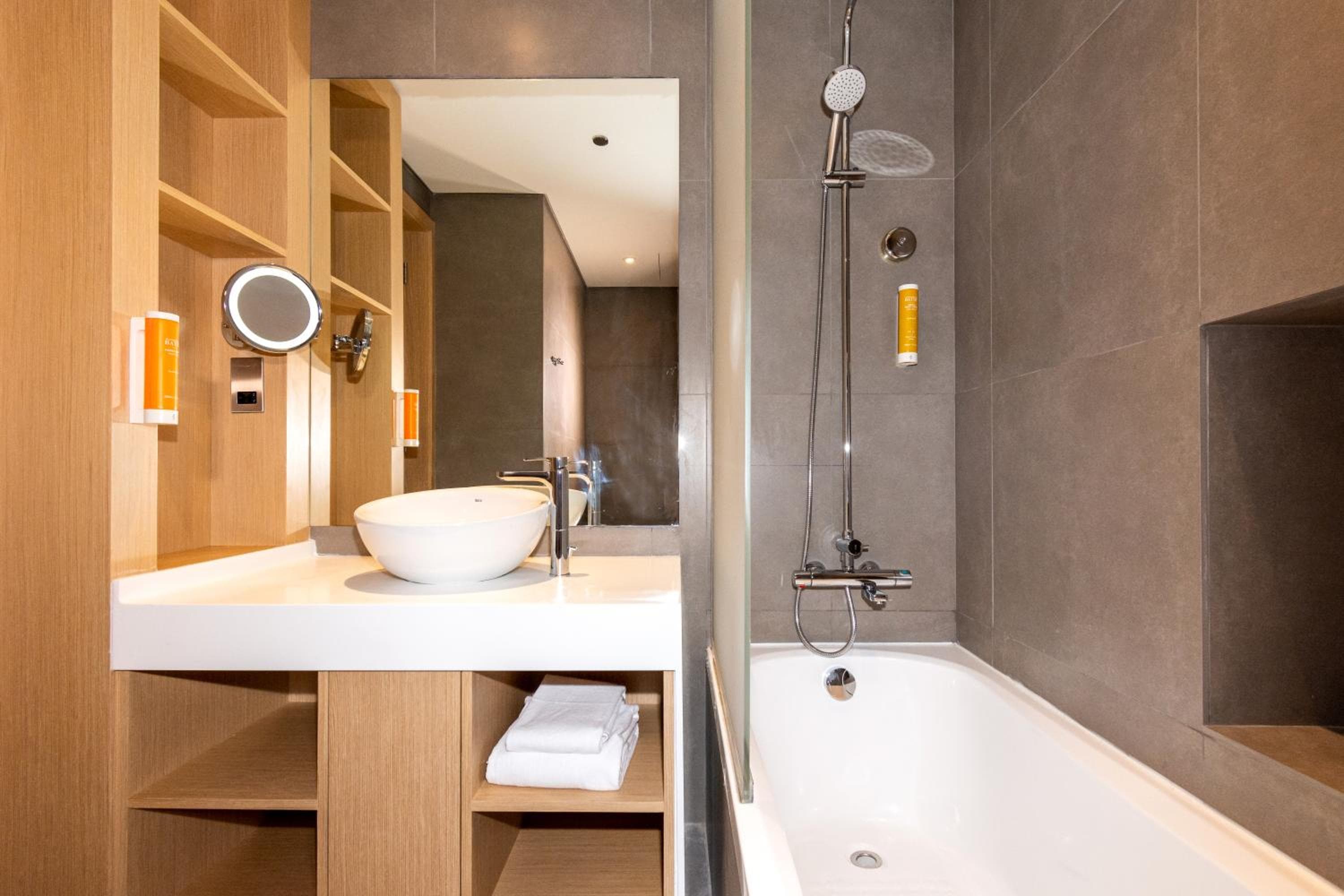 Premier Inn Dubai Dragon Mart — 9