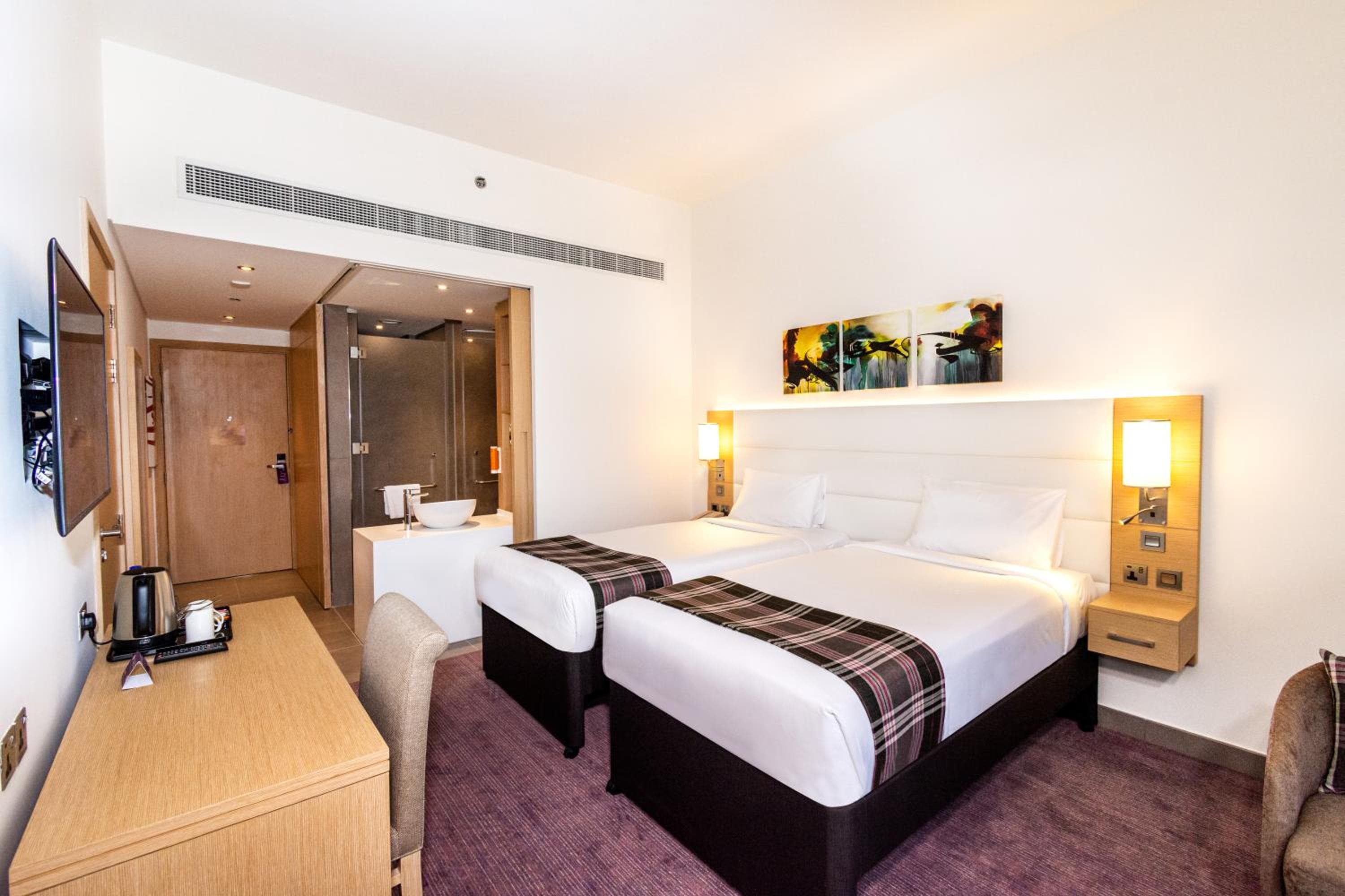 Premier Inn Dubai Dragon Mart — 8