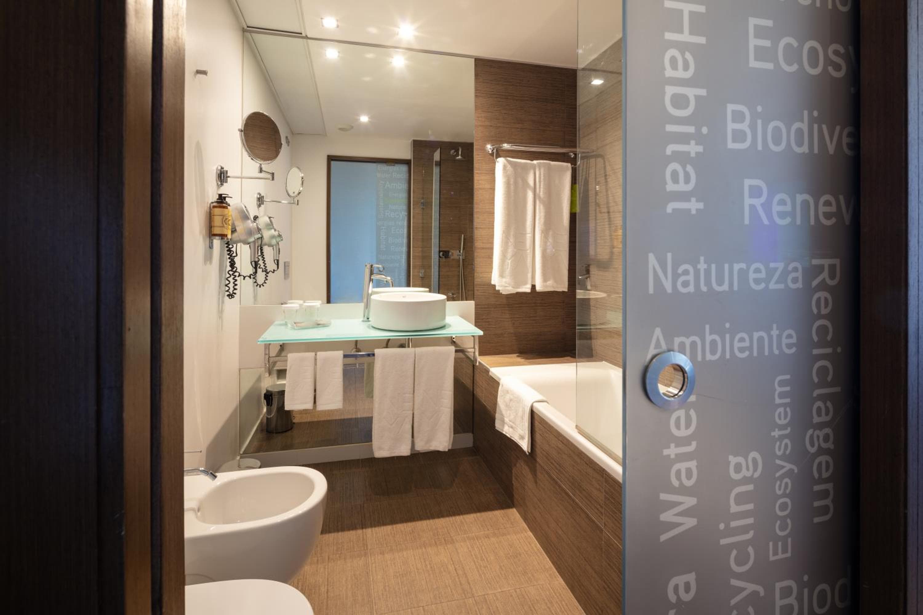 NEYA Lissabon Hotel — 16