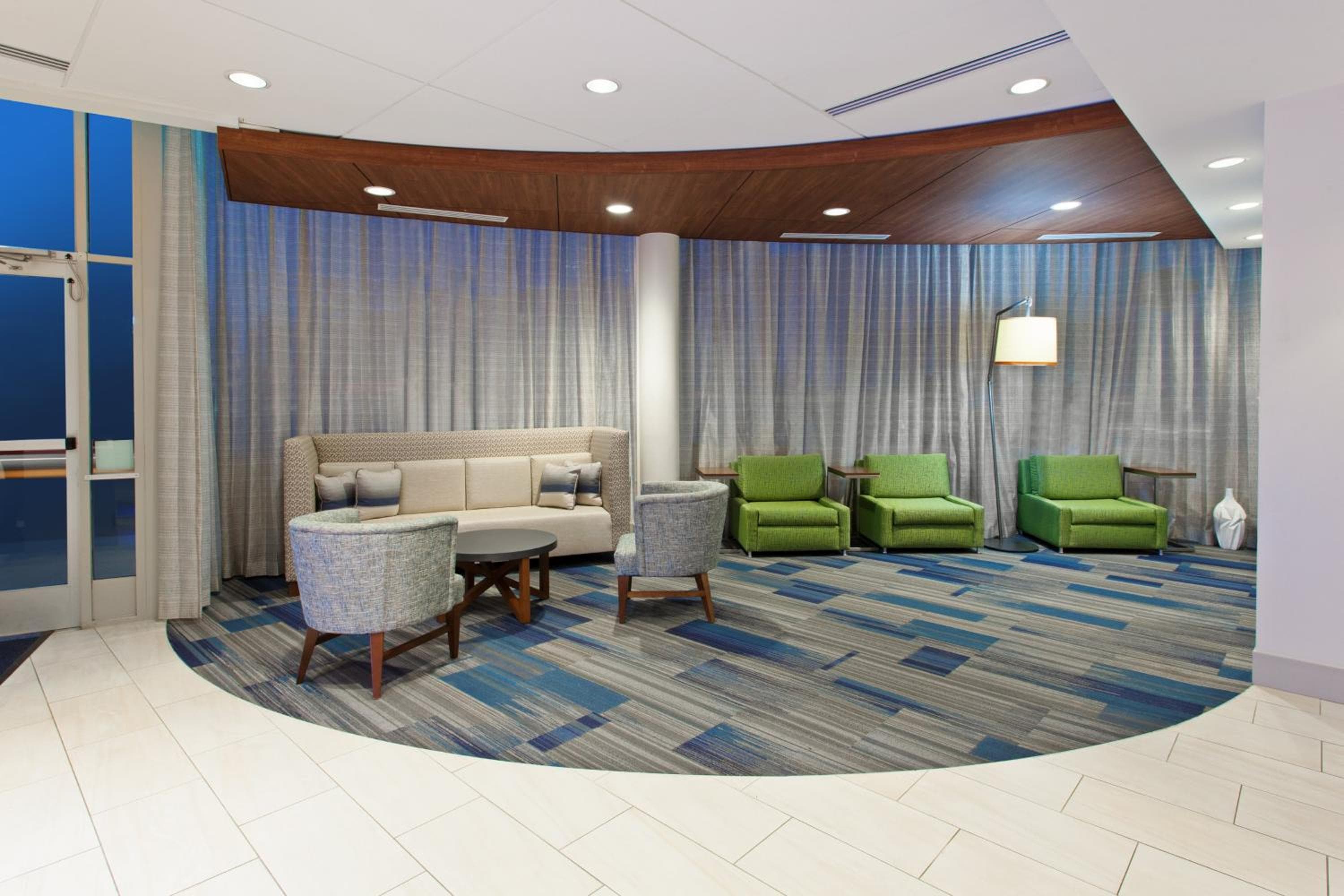 Holiday Inn Express West Los Angeles, un hotel IHG — 10