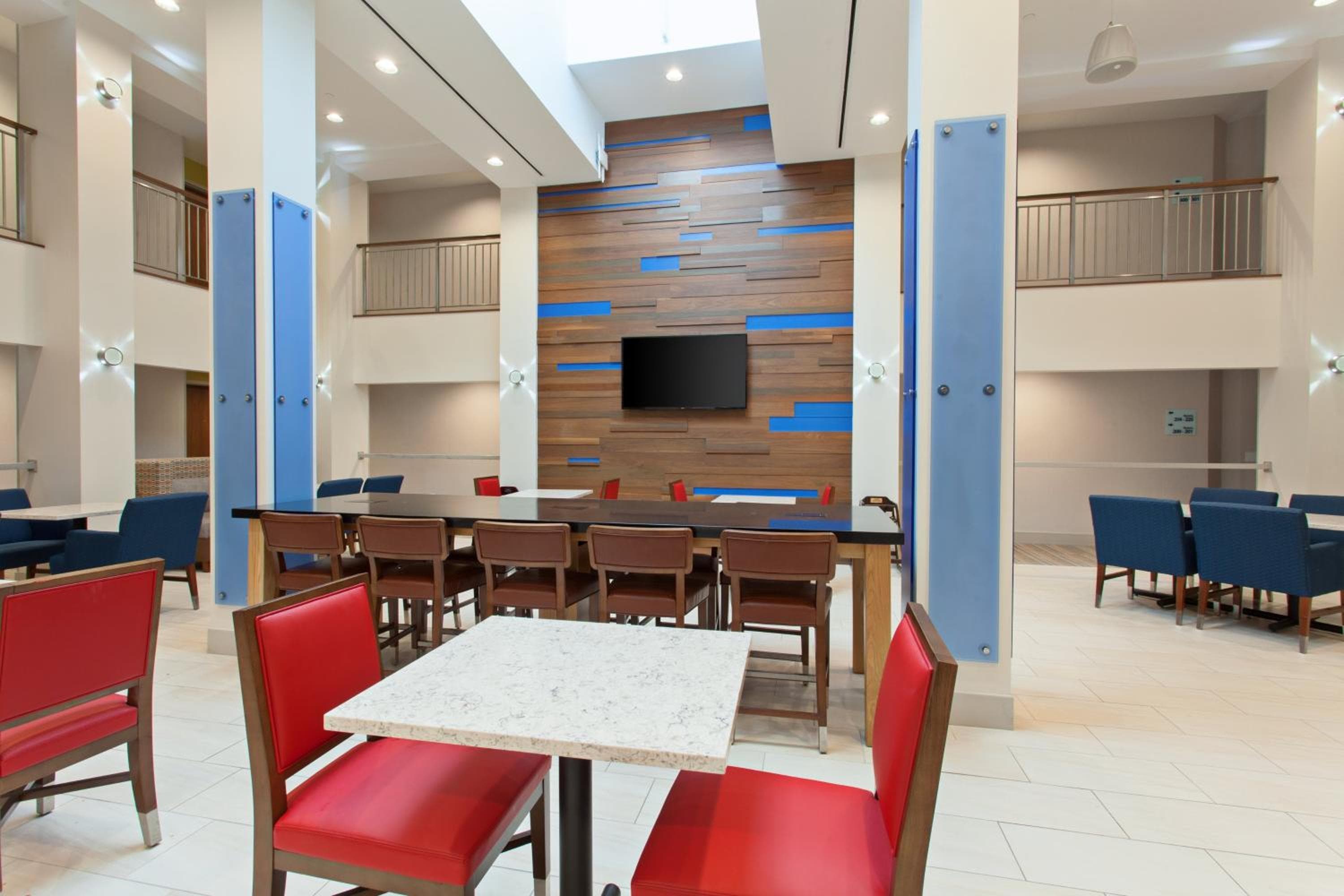 Holiday Inn Express West Los Angeles, un hotel IHG — 9