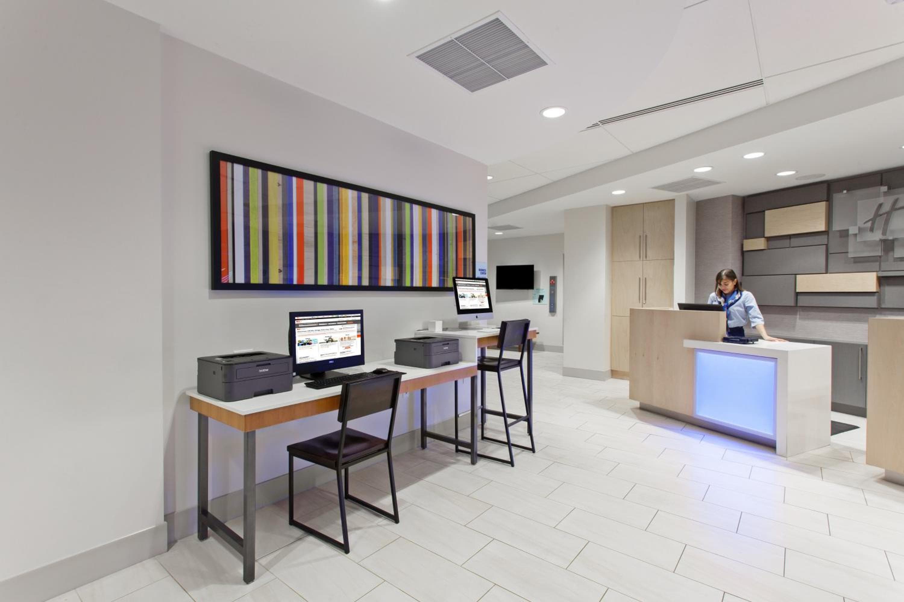 Holiday Inn Express West Los Angeles, un hotel IHG — 8