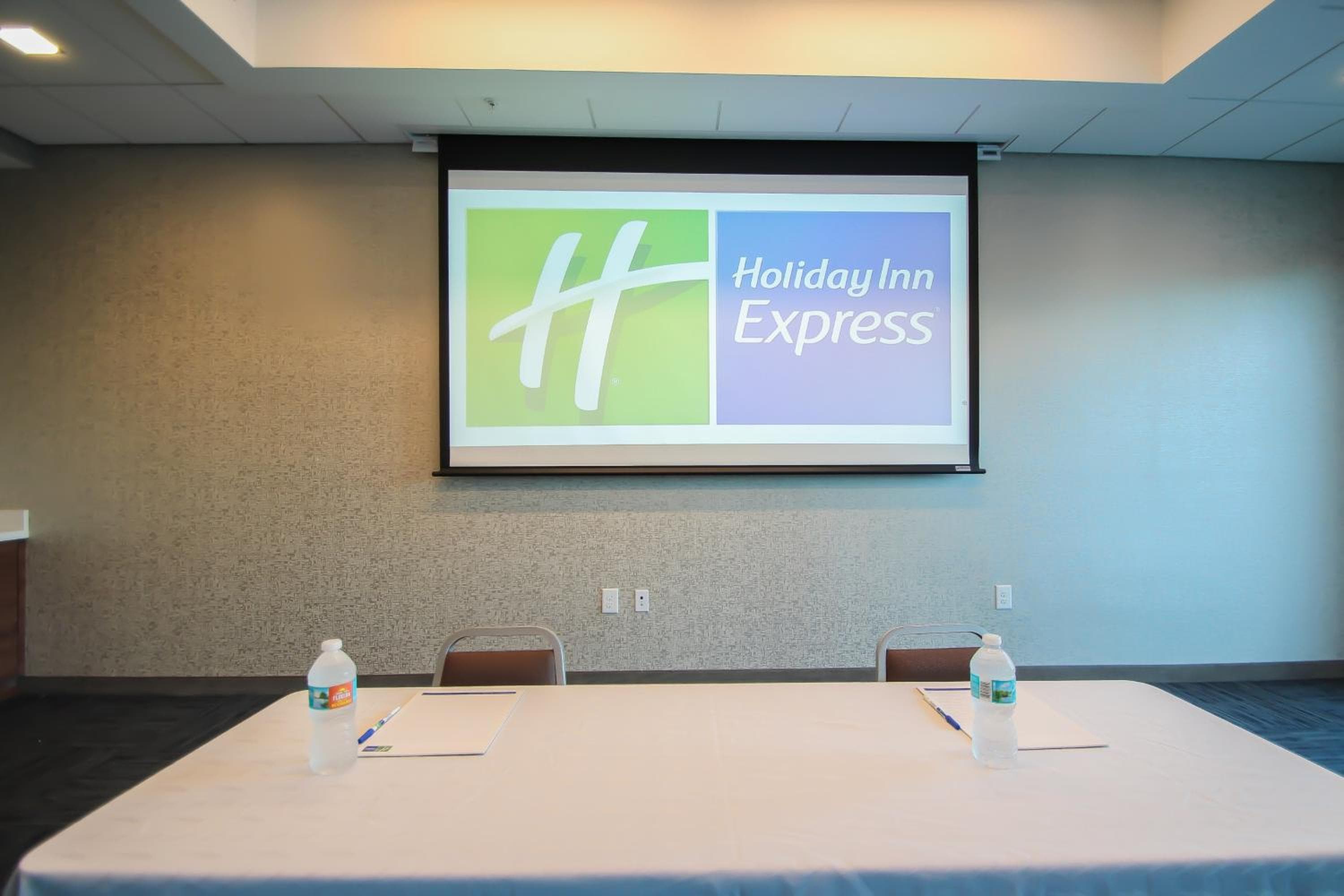 Holiday Inn Express & Suites Miami Airport East by IHG — 13