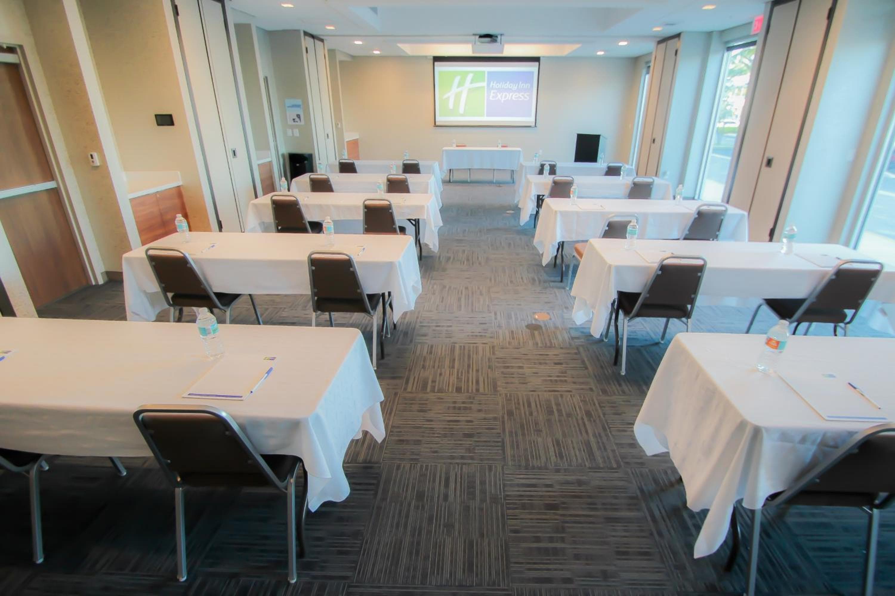 Holiday Inn Express & Suites Miami Airport East by IHG — 8