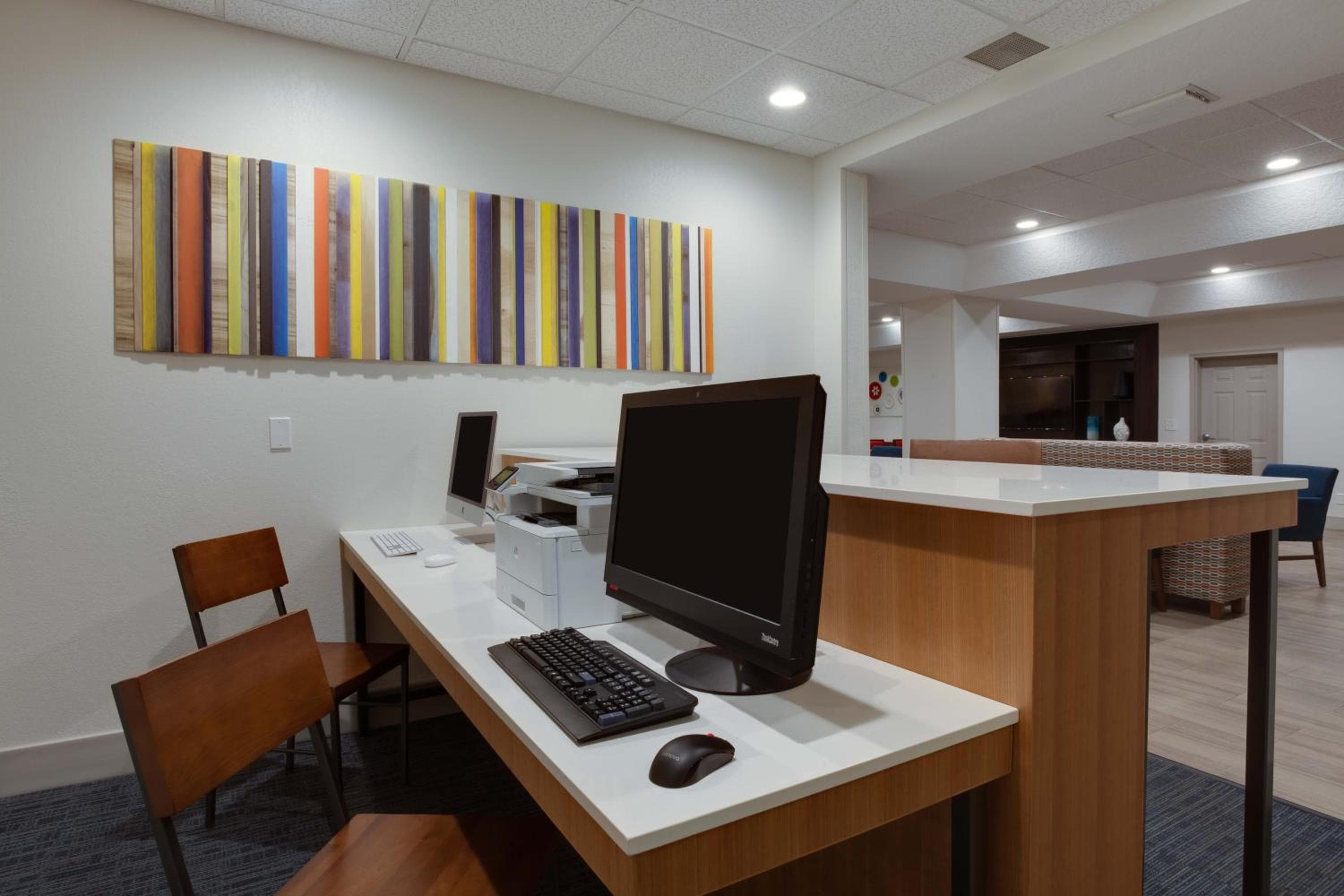 Holiday Inn Express & Suites Orlando International Airport, un hotel IHG — 18