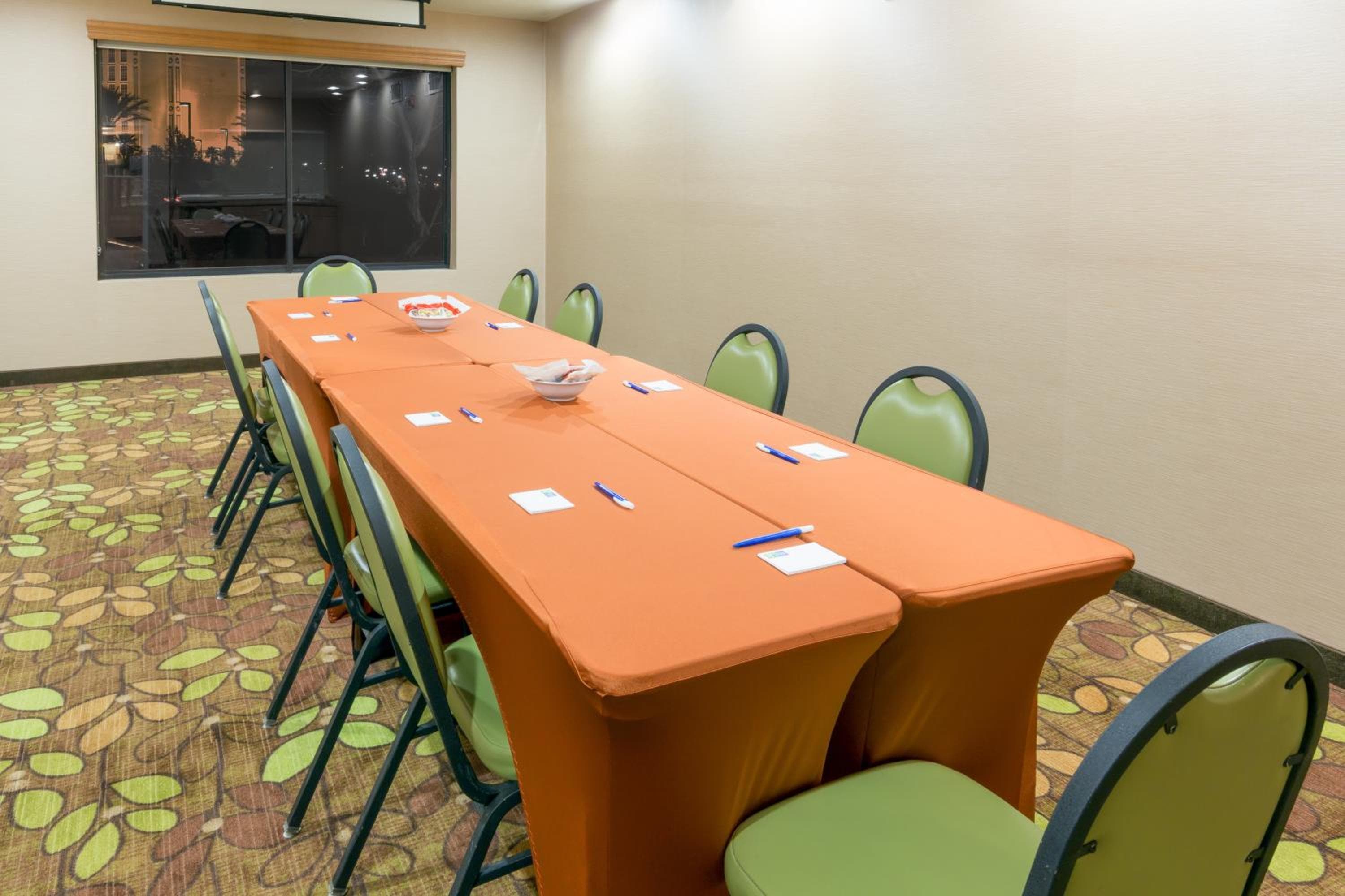 Holiday Inn Express Hotel and Suites - Henderson by IHG — 2