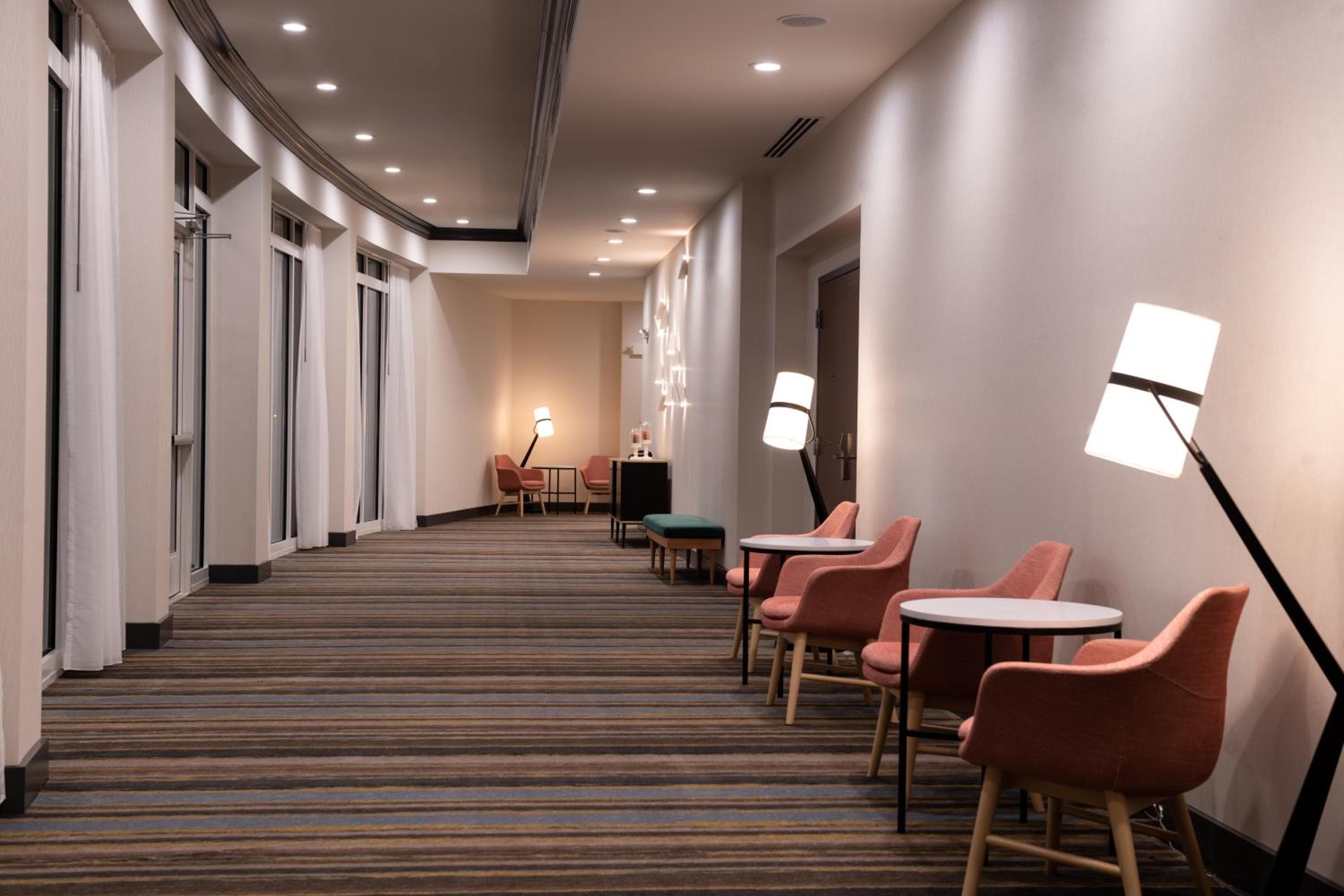 Holiday Inn & Suites Orlando-International Dr S, an IHG Hotel — 30