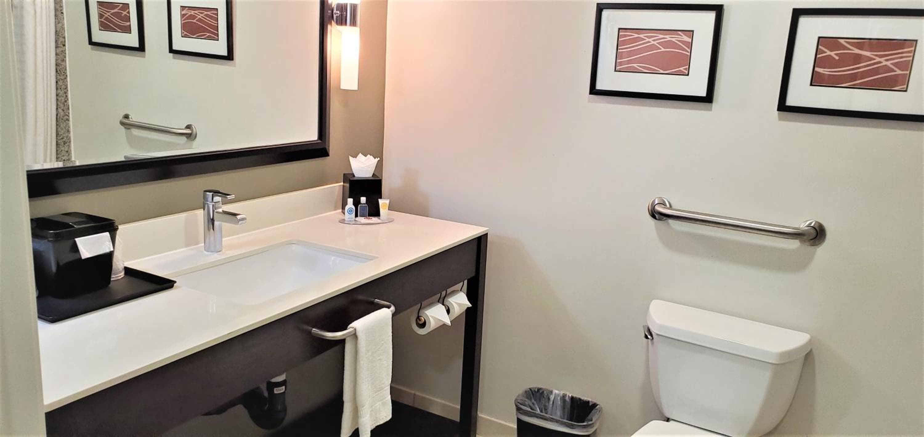 Comfort Inn & Suites Near Universal - N Hollywood - Burbank — 17