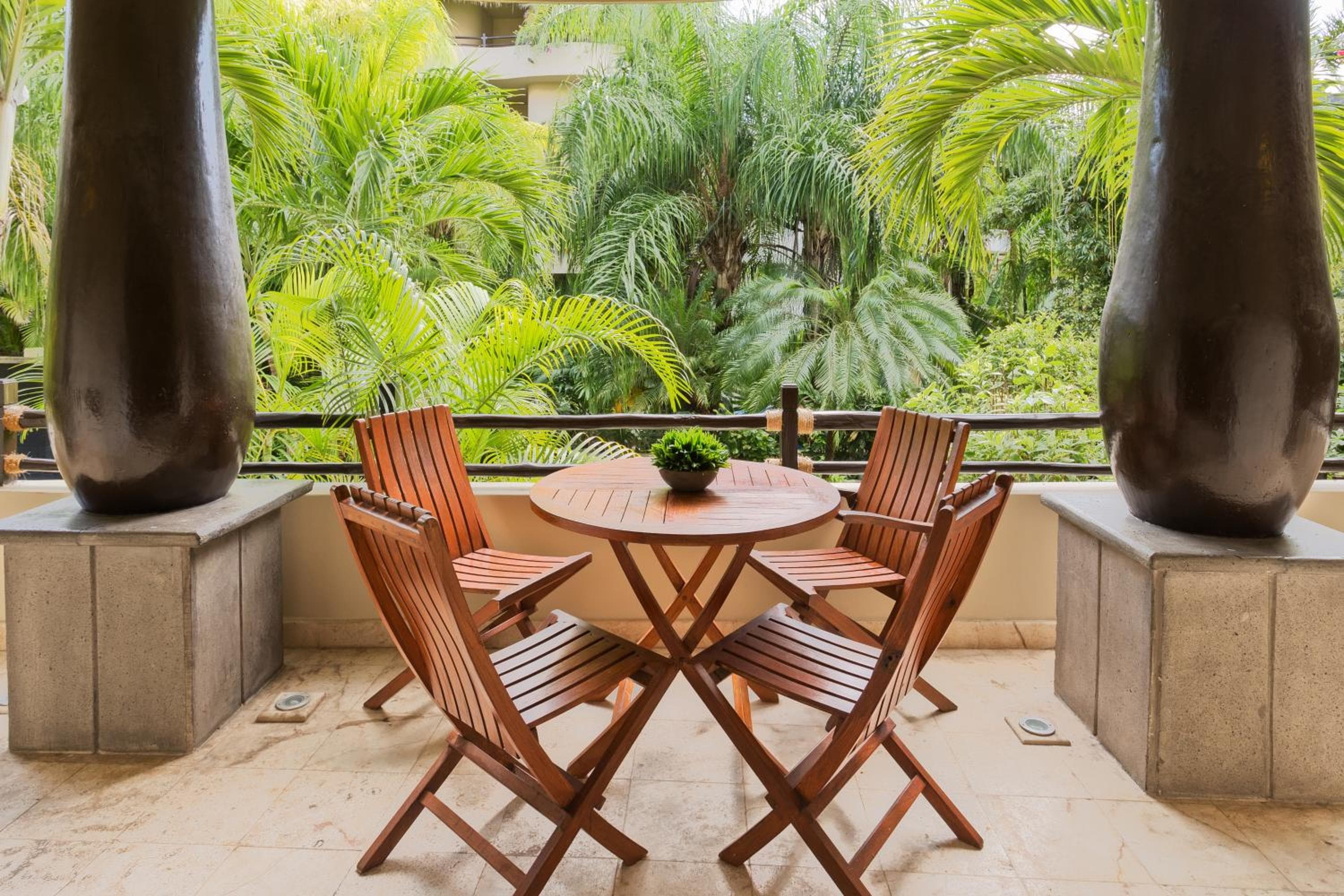 El Taj Oceanfront and Beachside Condo Hotel — 24