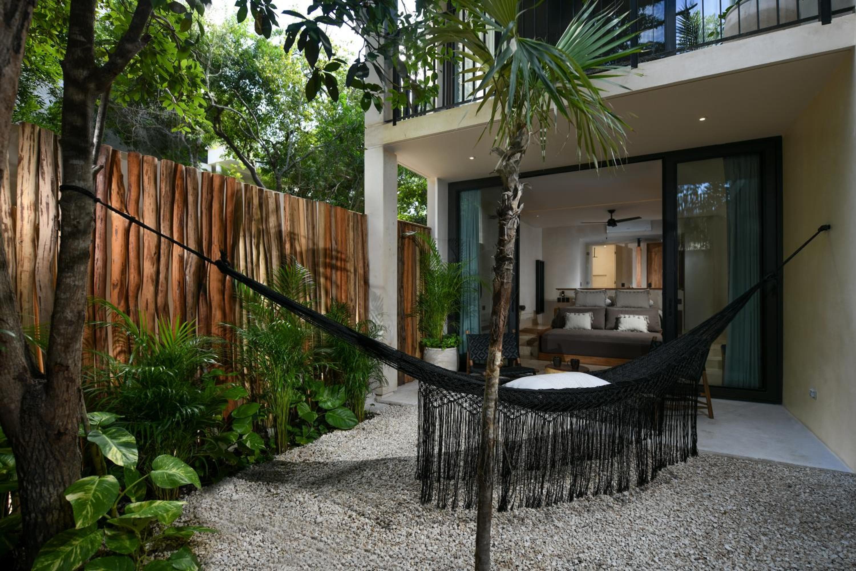Casa Agape Hotel Tulum y restaurante vegano con acceso al club de playa — 3