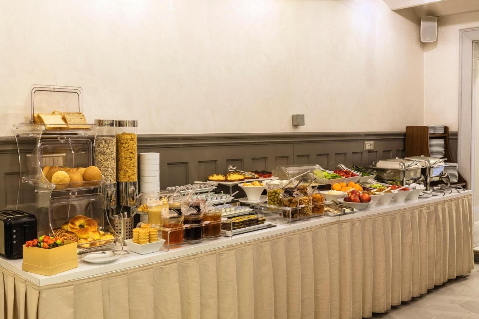 Meroddi Bagdatliyan Hotel — 23