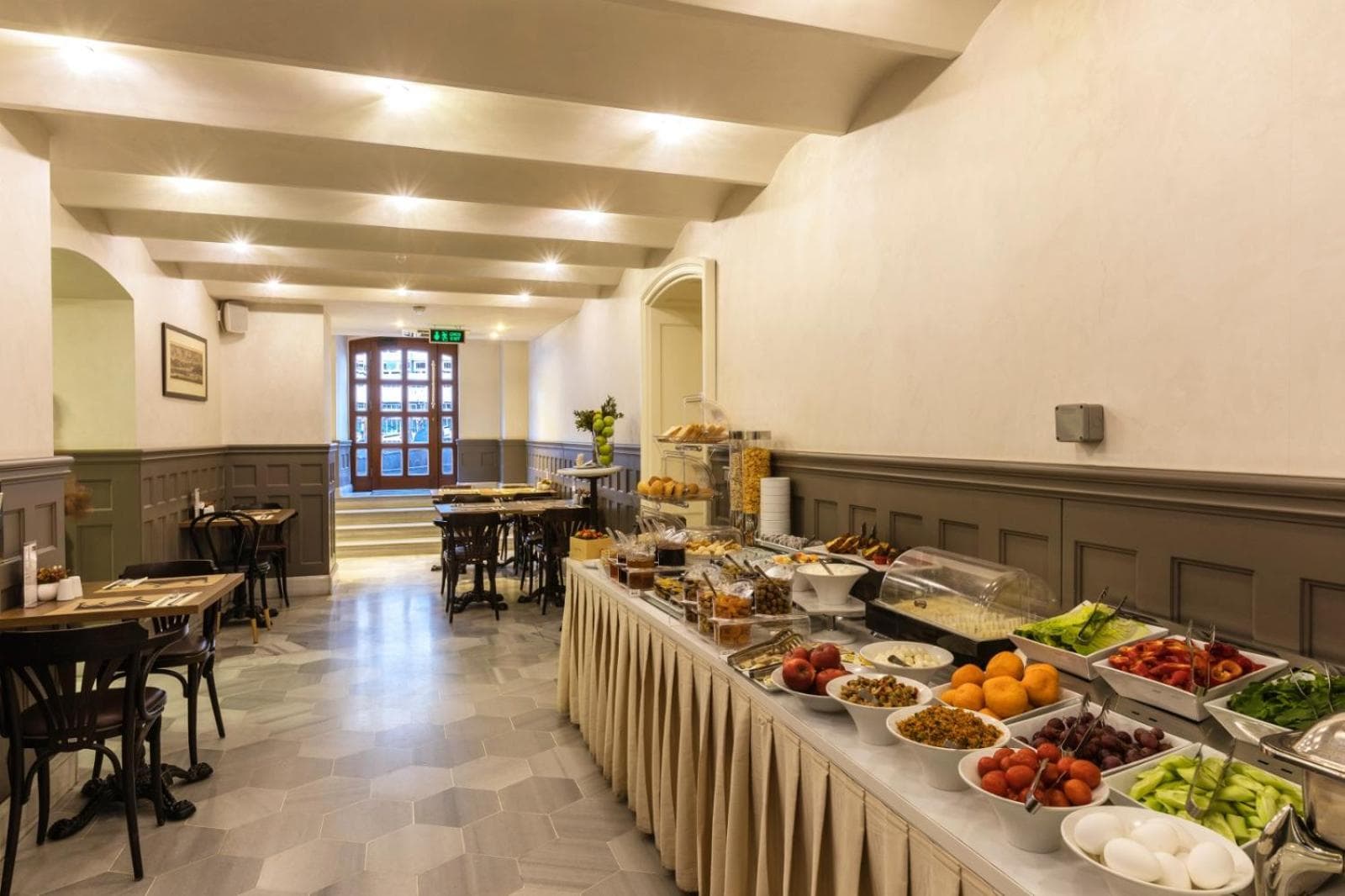 Meroddi Bagdatliyan Hotel — 17