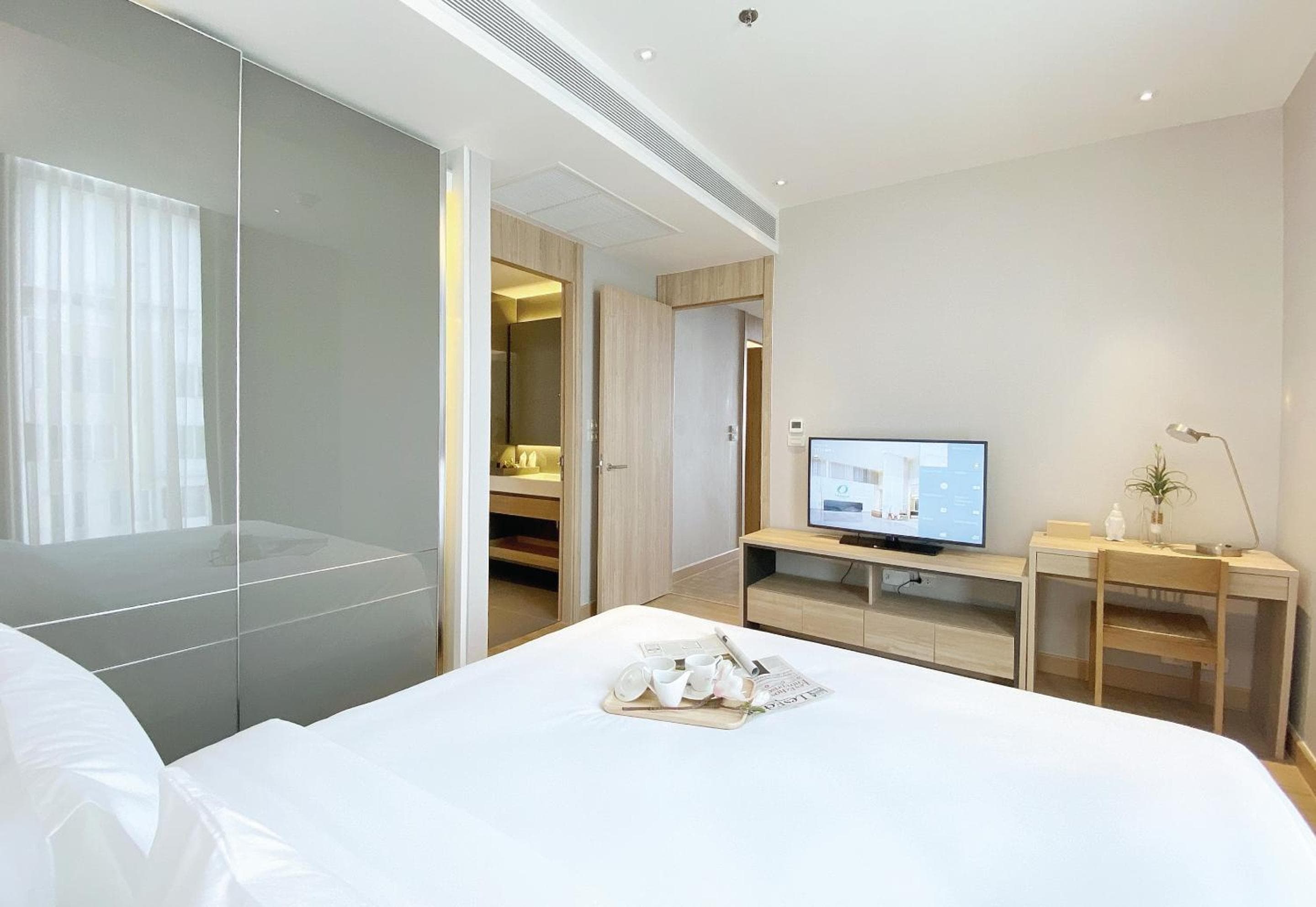 Oakwood Suites Bangkok — 8