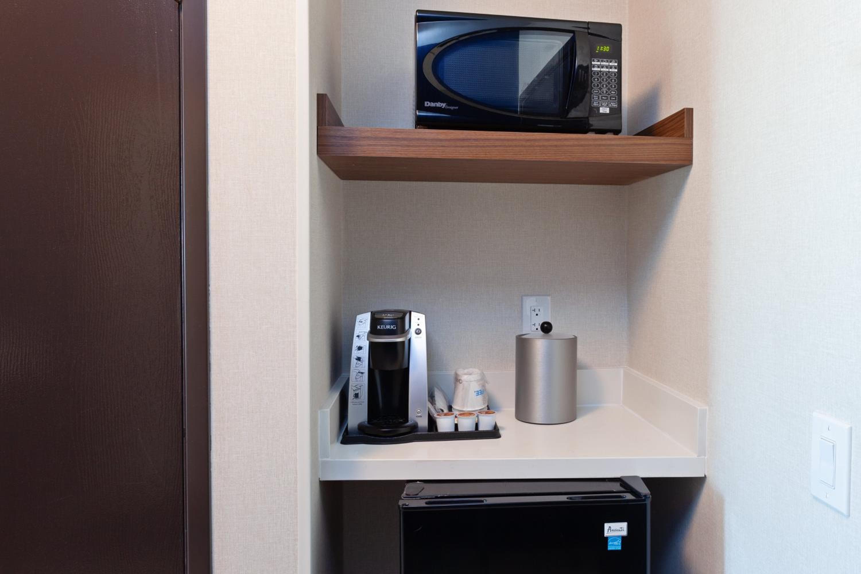 Holiday Inn Express Los Angeles LAX Airport by IHG — 15