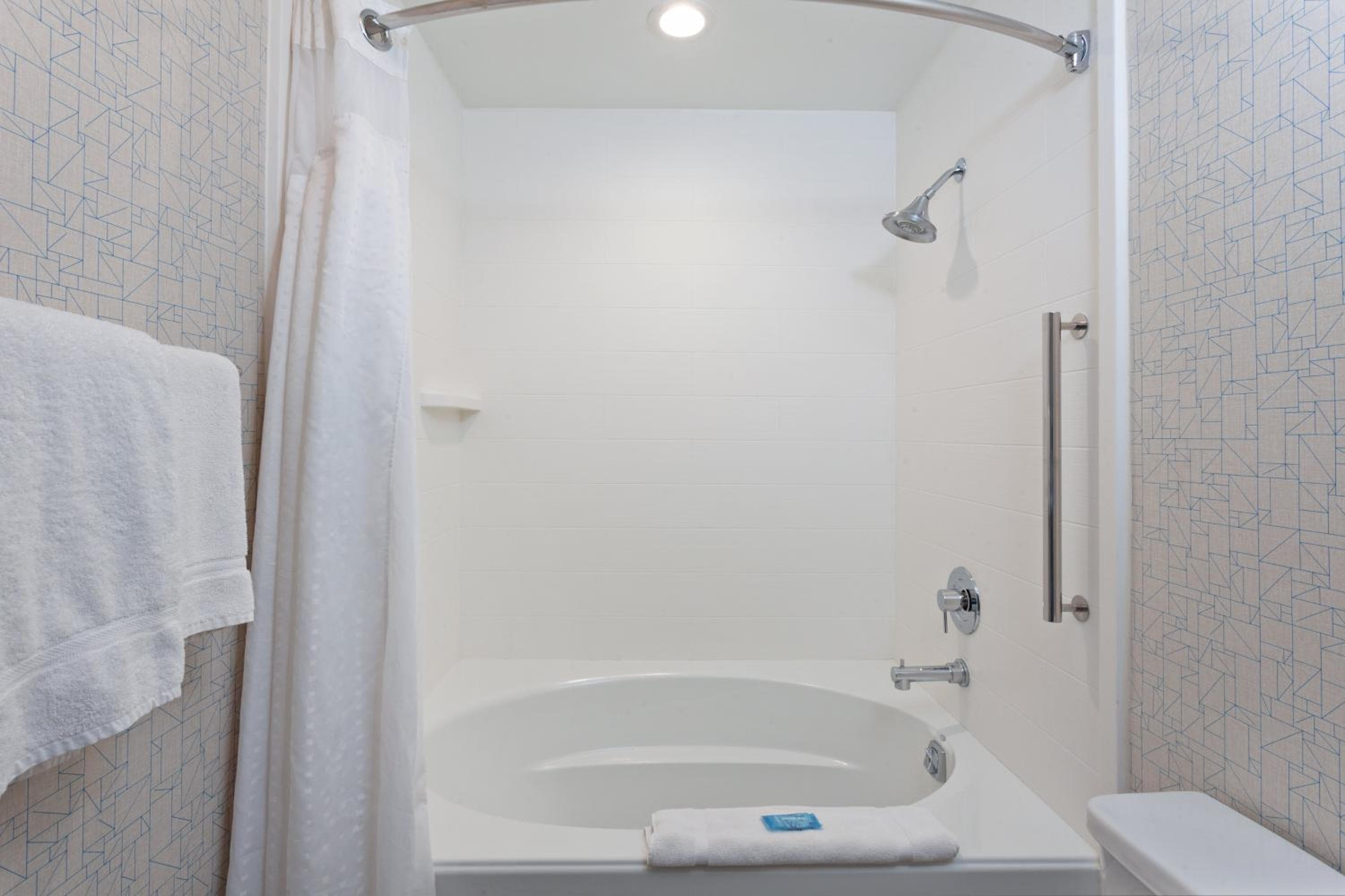 Holiday Inn Express Los Angeles LAX Airport by IHG — 16