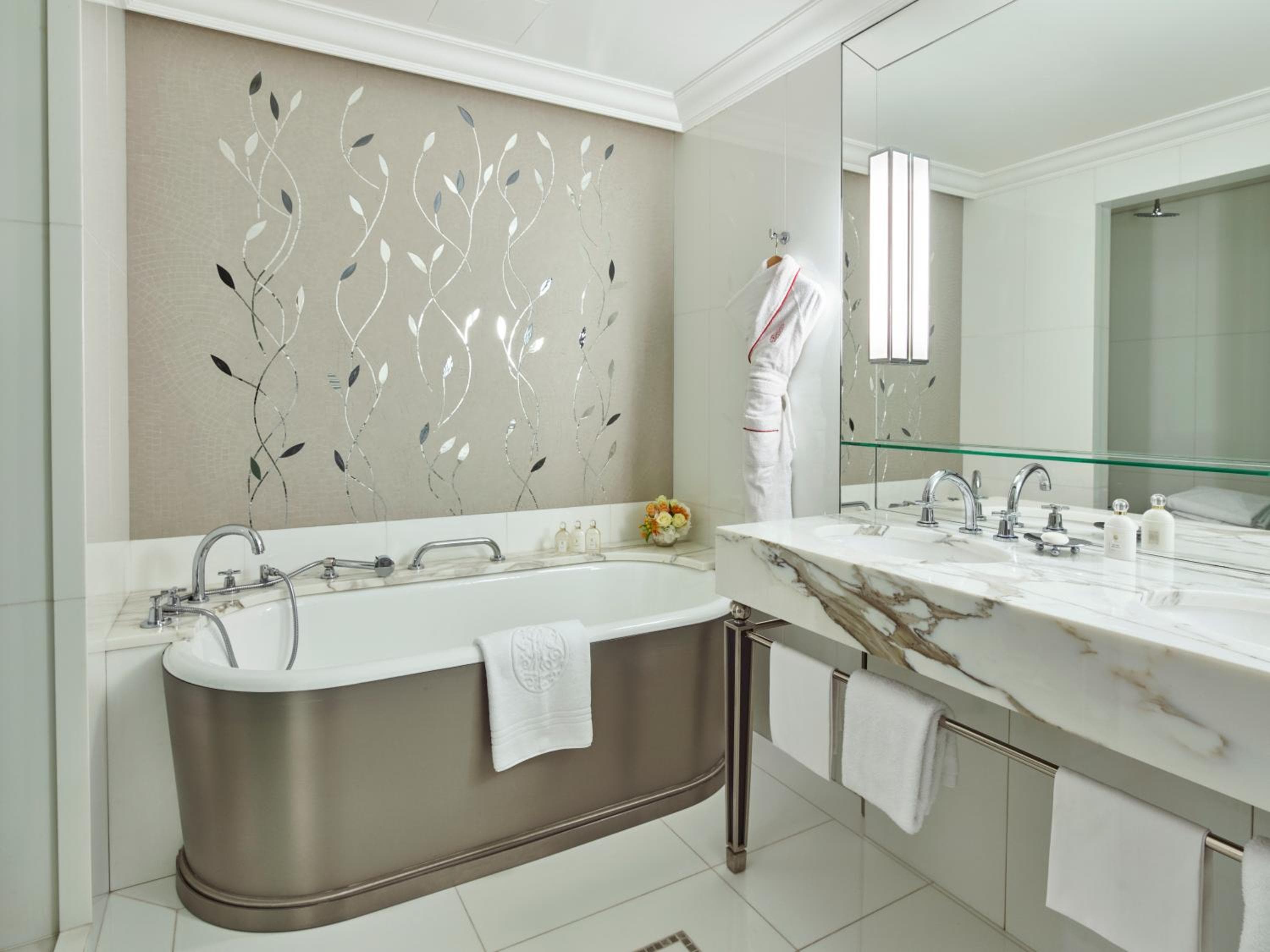 Hotel Plaza Athénée - Dorchester Collection — 9