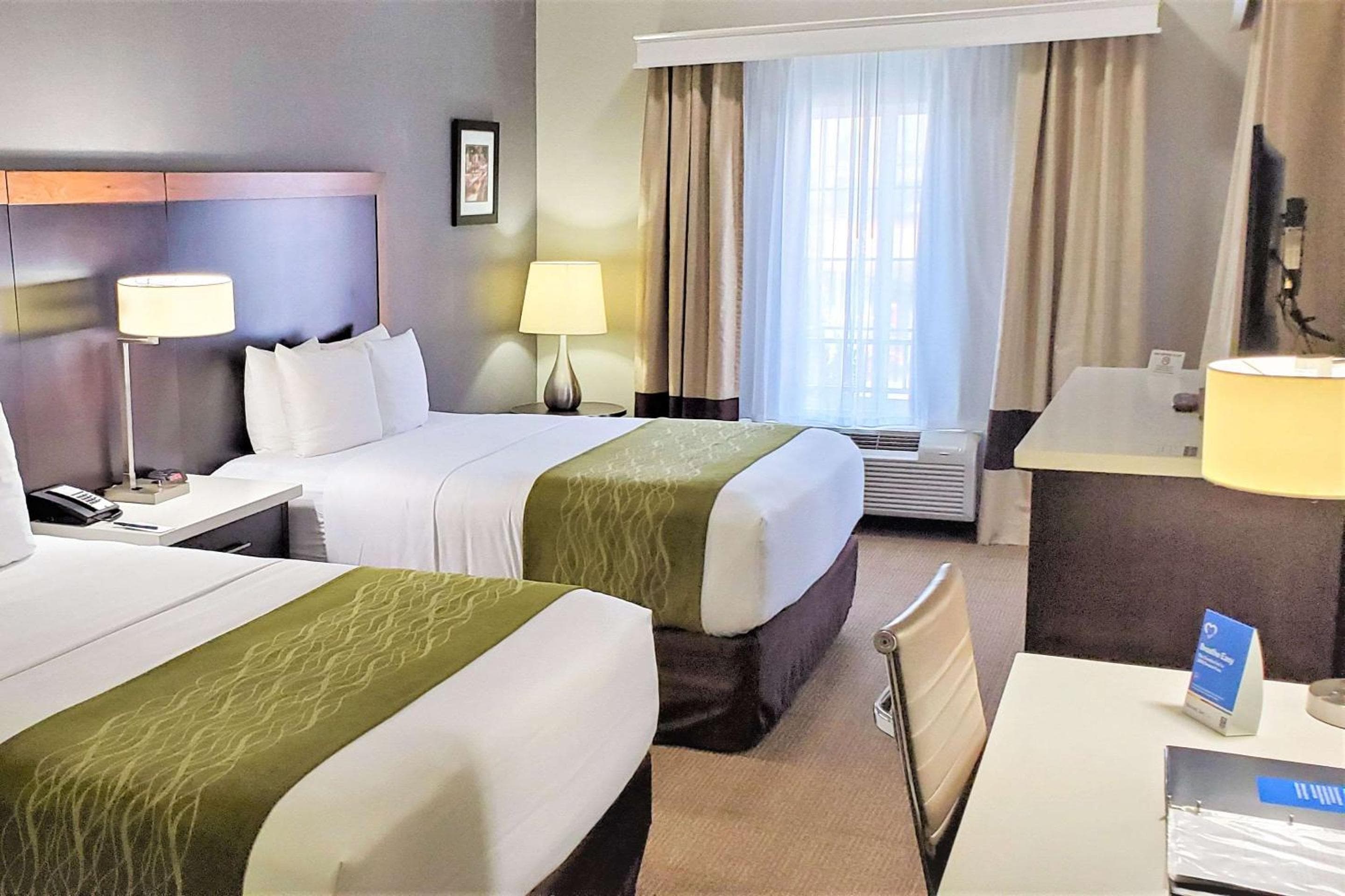 Comfort Inn & Suites Near Universal - N Hollywood - Burbank — 29