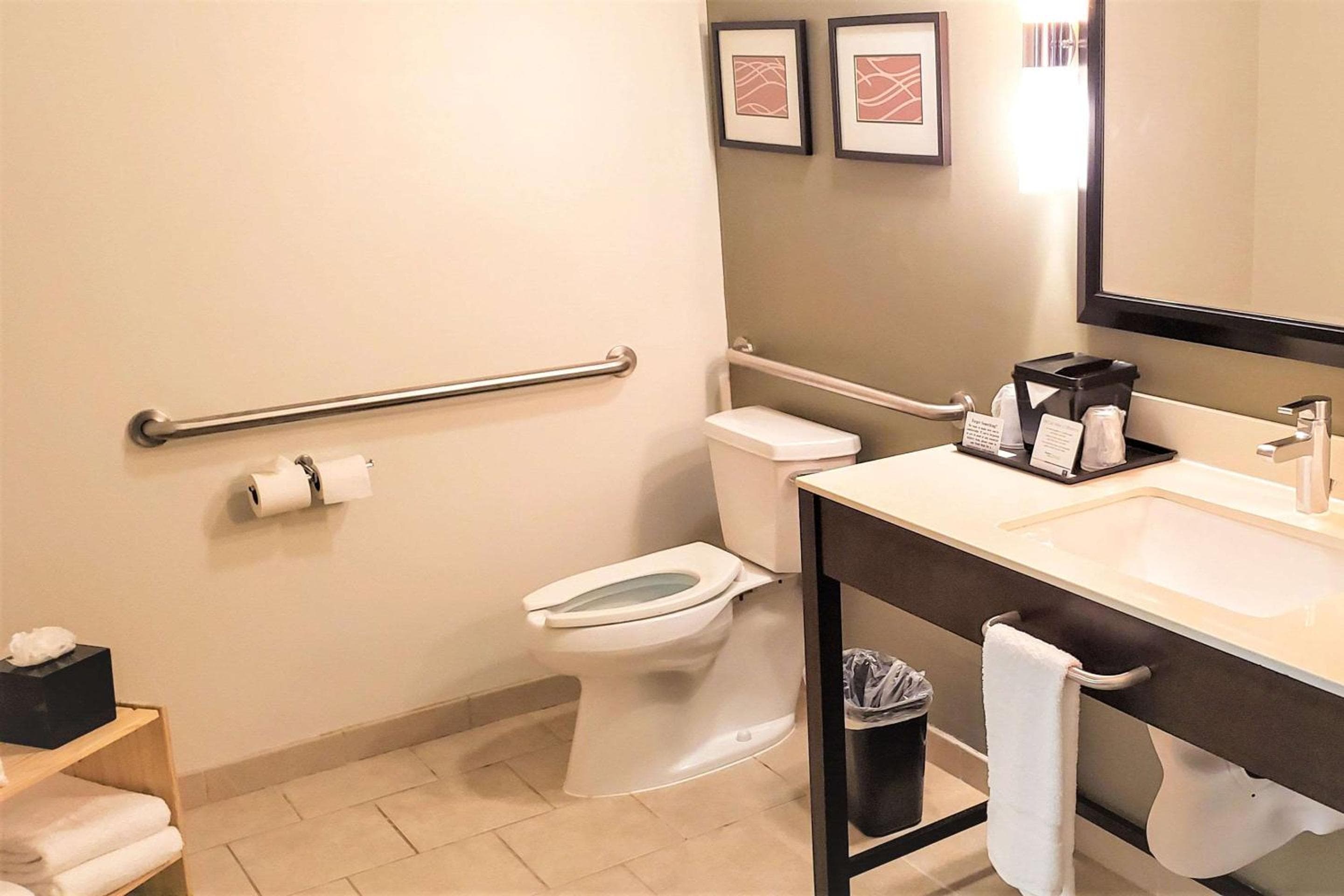 Comfort Inn & Suites Near Universal - N Hollywood - Burbank — 15