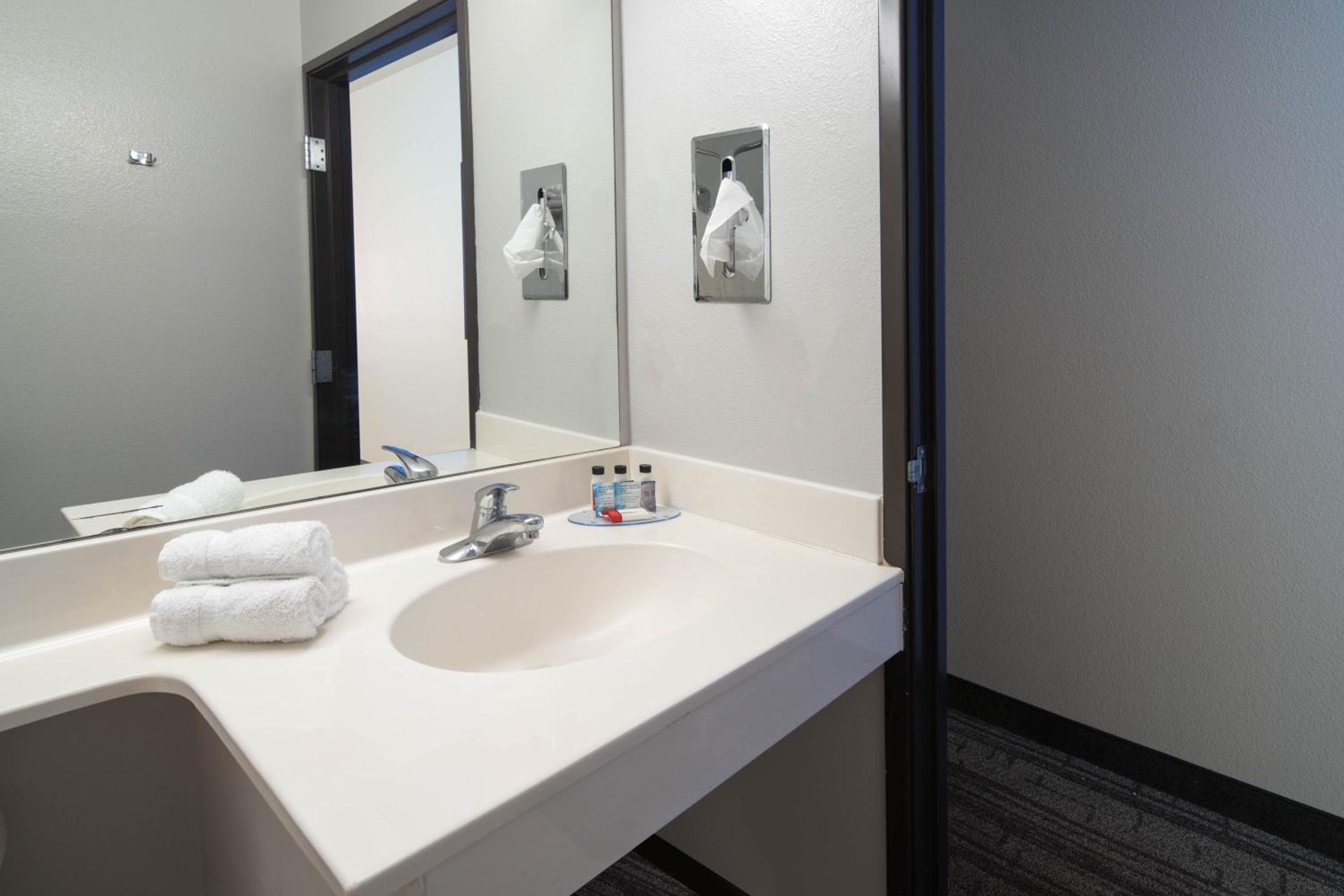 Baymont by Wyndham Las Vegas South Strip — 16