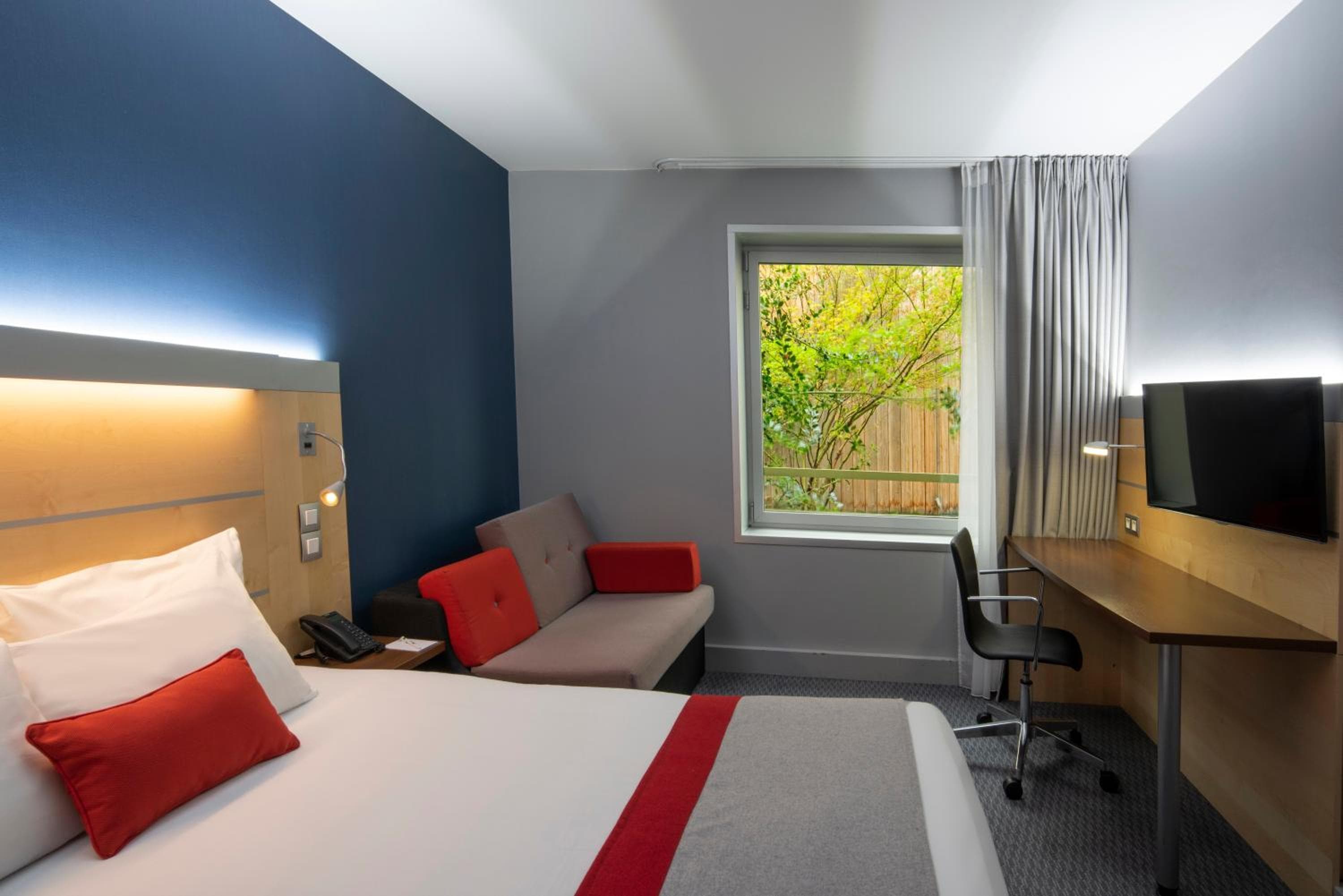 Holiday Inn Express Paris-Canal De La Villette by IHG — 3