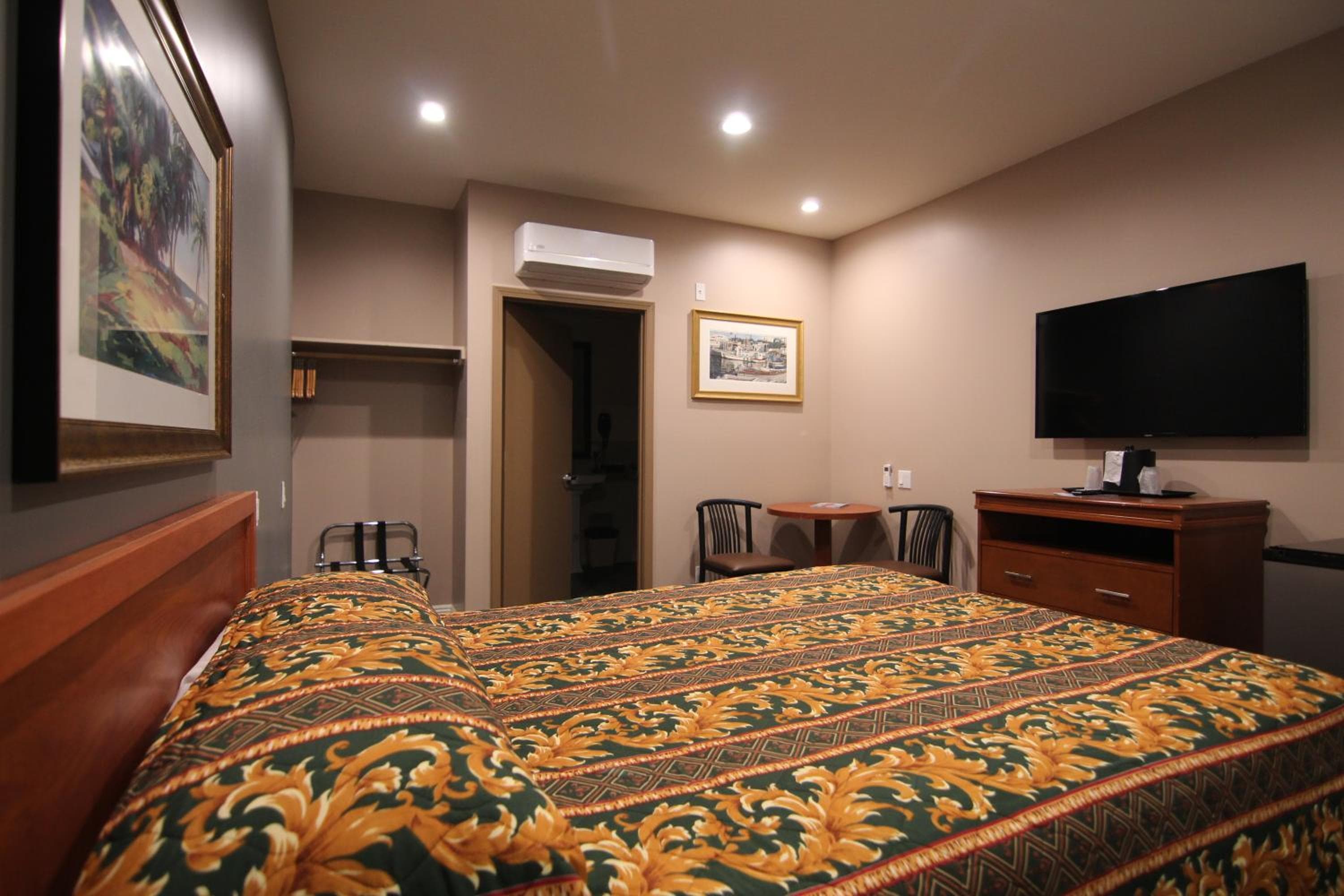 Dunes Inn - Wilshire — 5