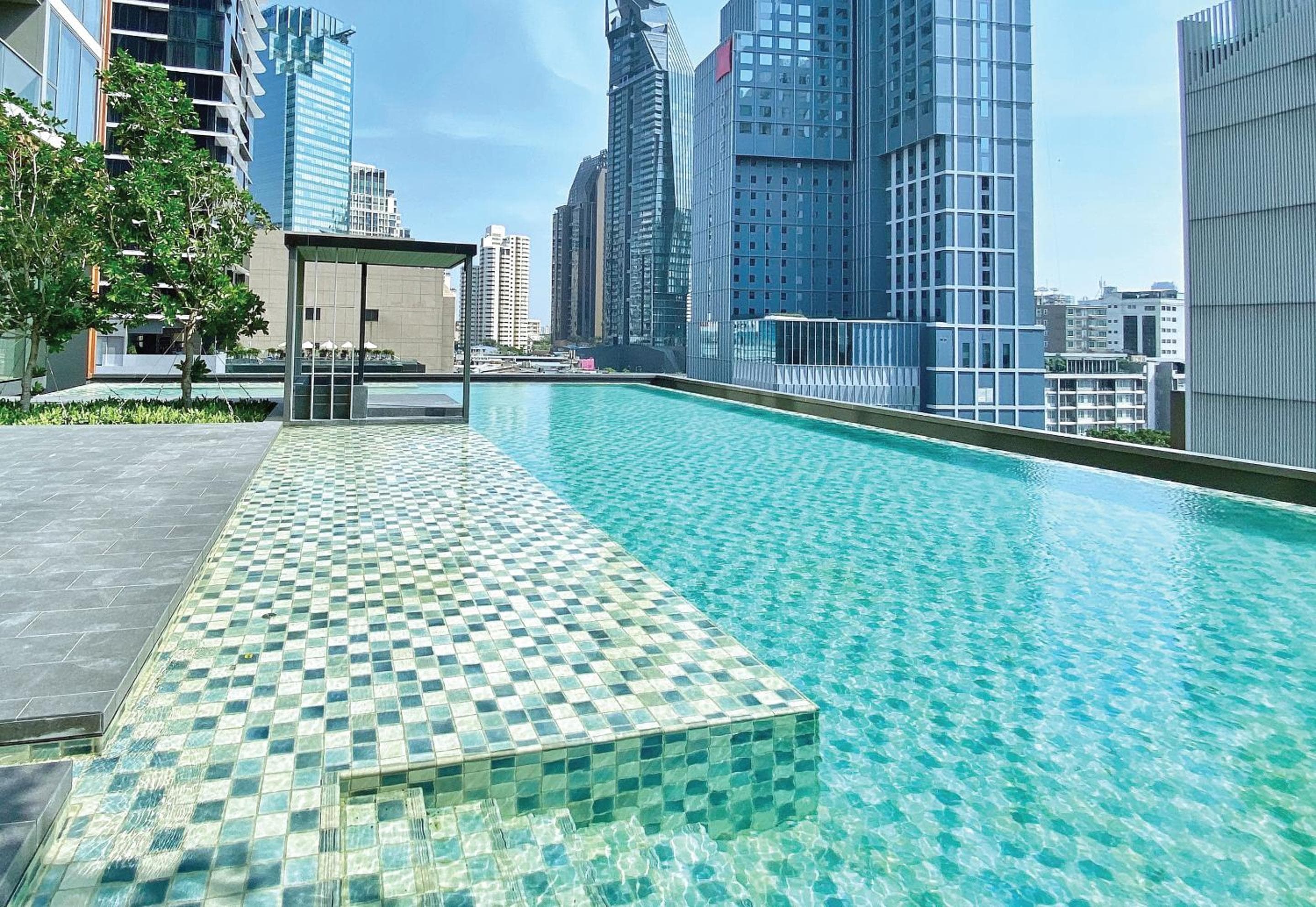 Oakwood Suites Bangkok — 17