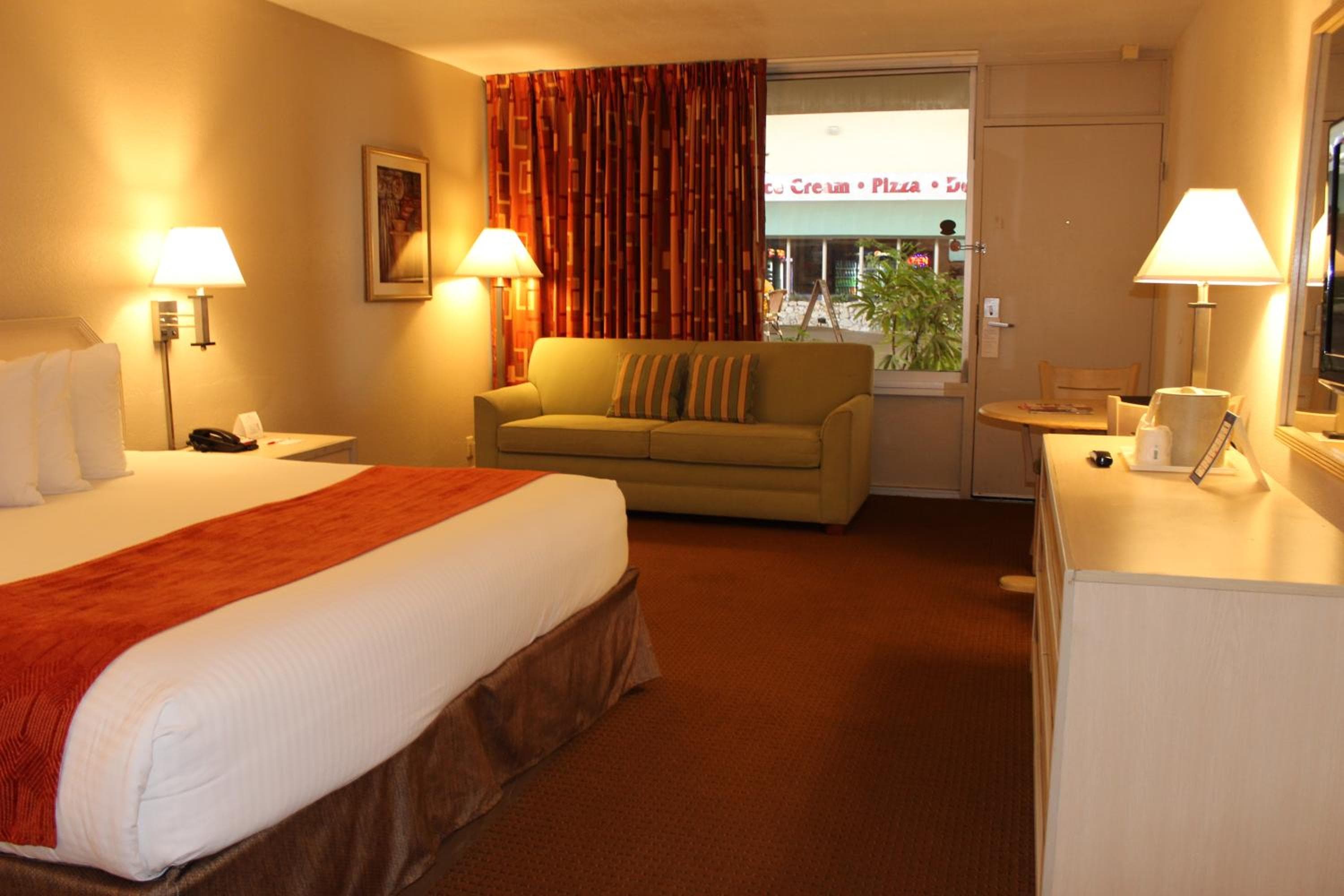 Ramada by Wyndham Kissimmee Gateway - Free Theme Park Shuttle — 16