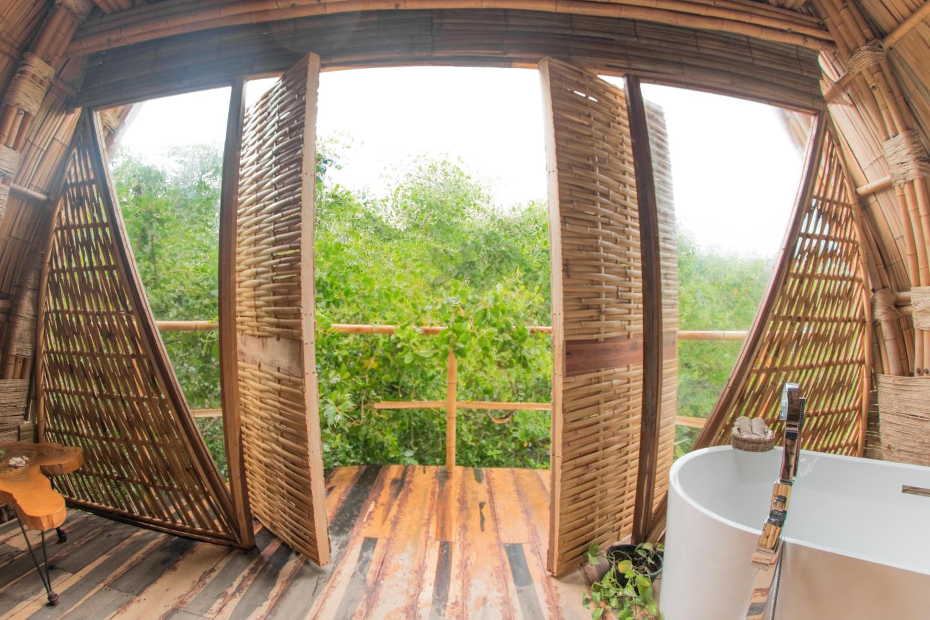 Mamasan Treehouses & Cabins — 19