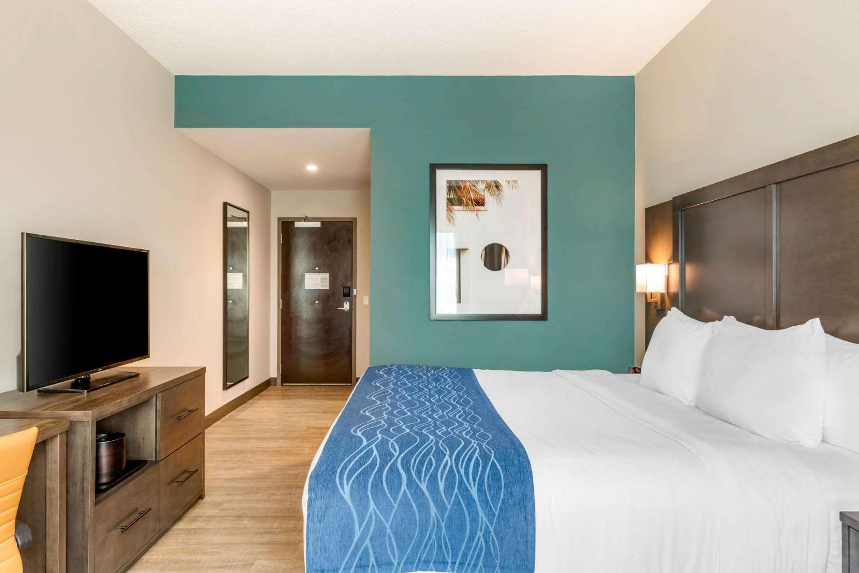 Comfort Inn & Suites Miami International Airport — 10