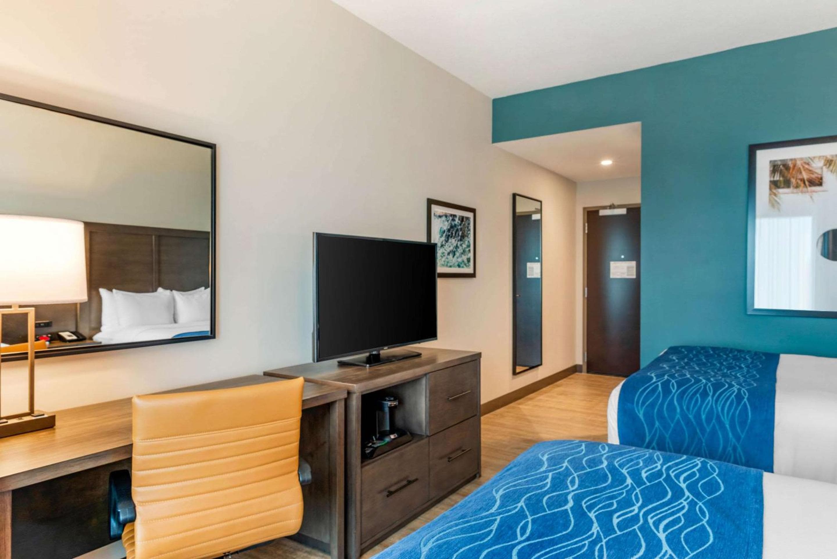 Comfort Inn & Suites Miami International Airport — 14