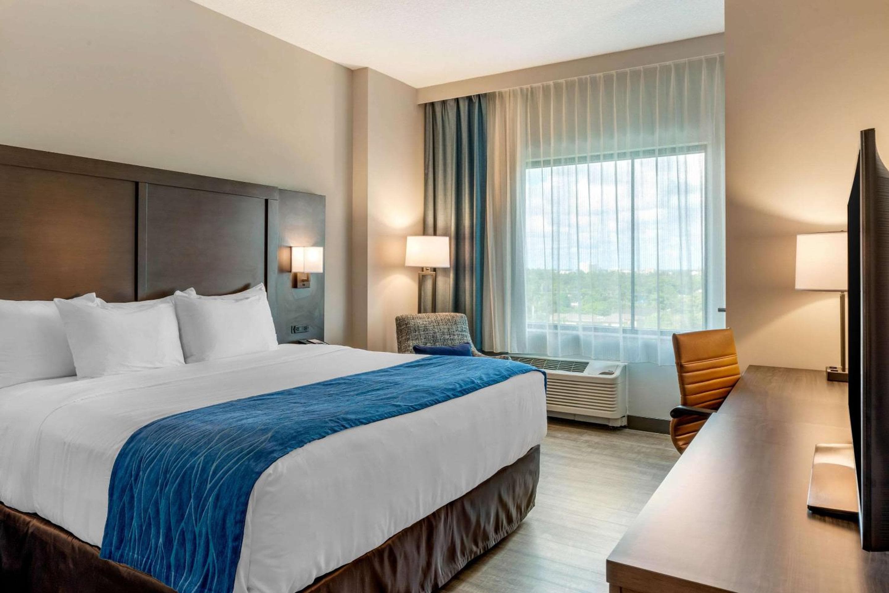 Comfort Inn & Suites Miami International Airport — 6